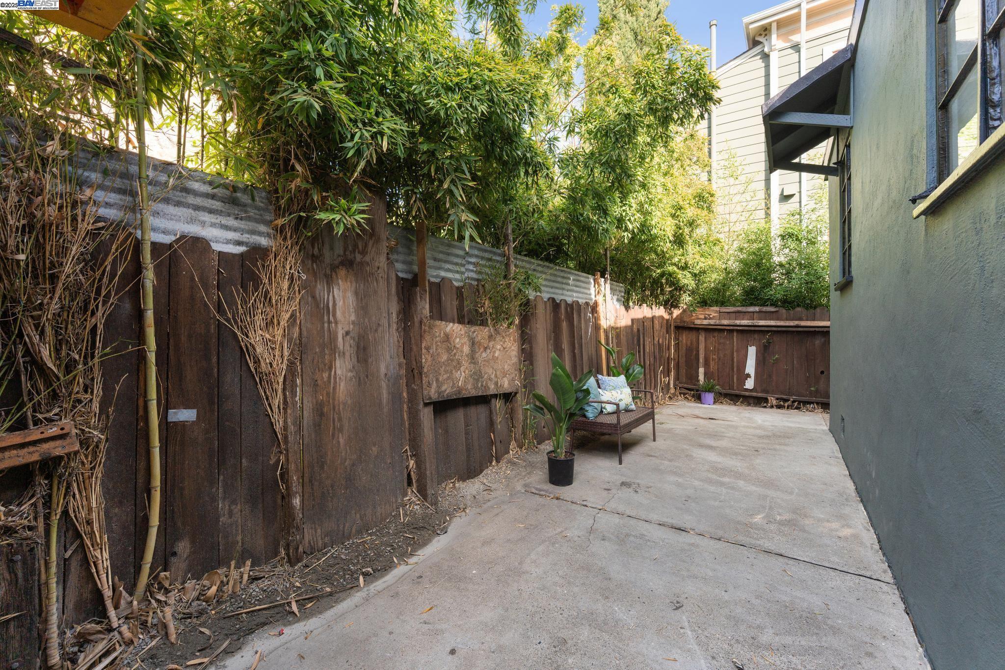 Detail Gallery Image 33 of 38 For 2109 Lincoln Ave, Alameda,  CA 94501 - 4 Beds | 3 Baths