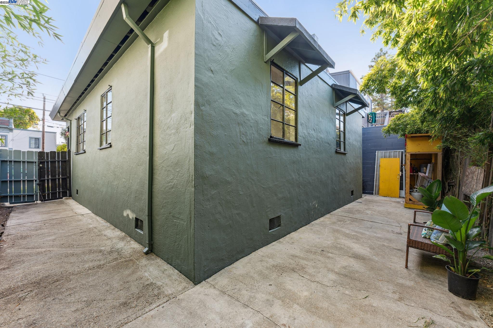 Detail Gallery Image 36 of 38 For 2109 Lincoln Ave, Alameda,  CA 94501 - 4 Beds | 3 Baths