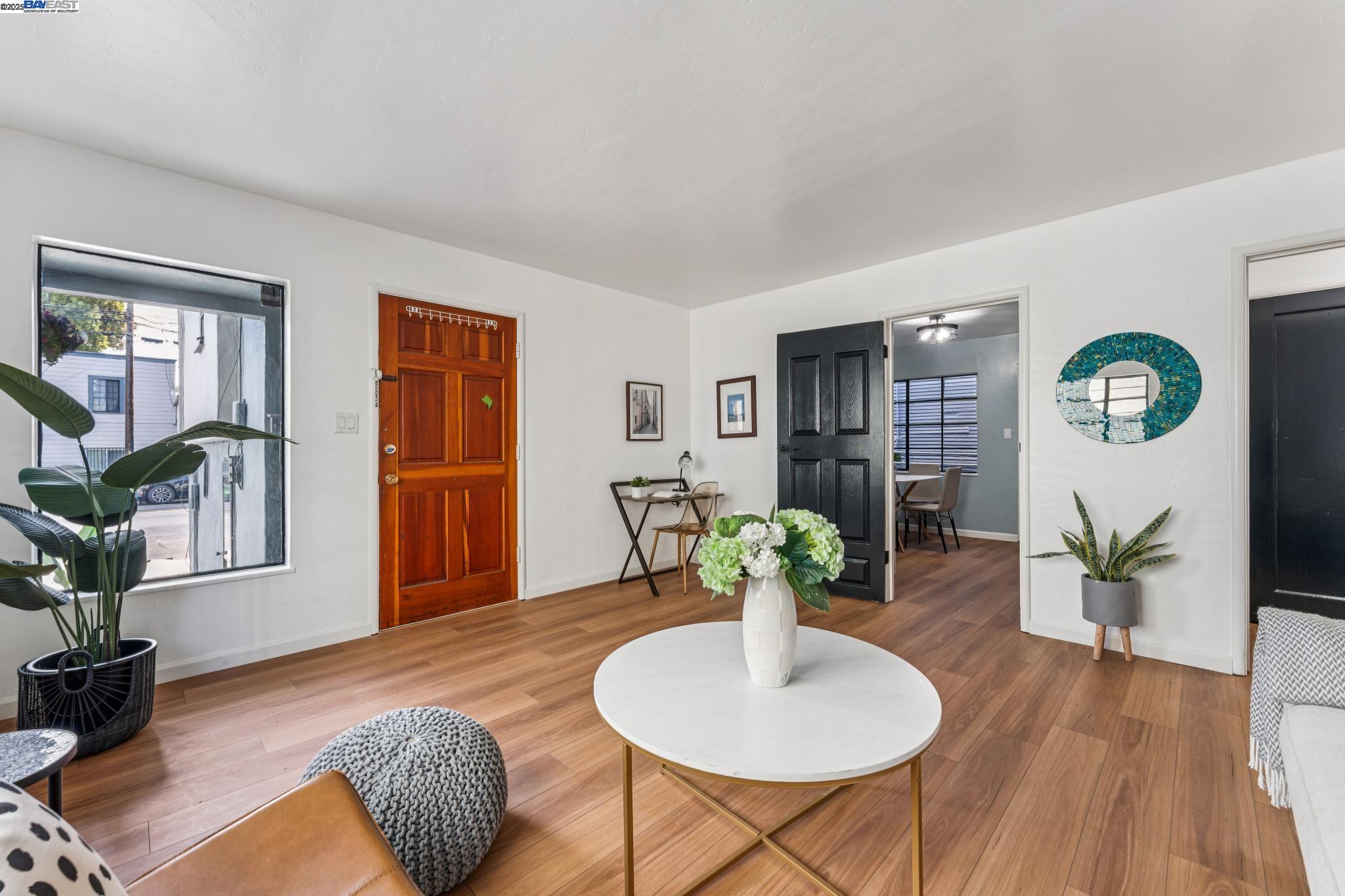 Detail Gallery Image 5 of 38 For 2109 Lincoln Ave, Alameda,  CA 94501 - 4 Beds | 3 Baths