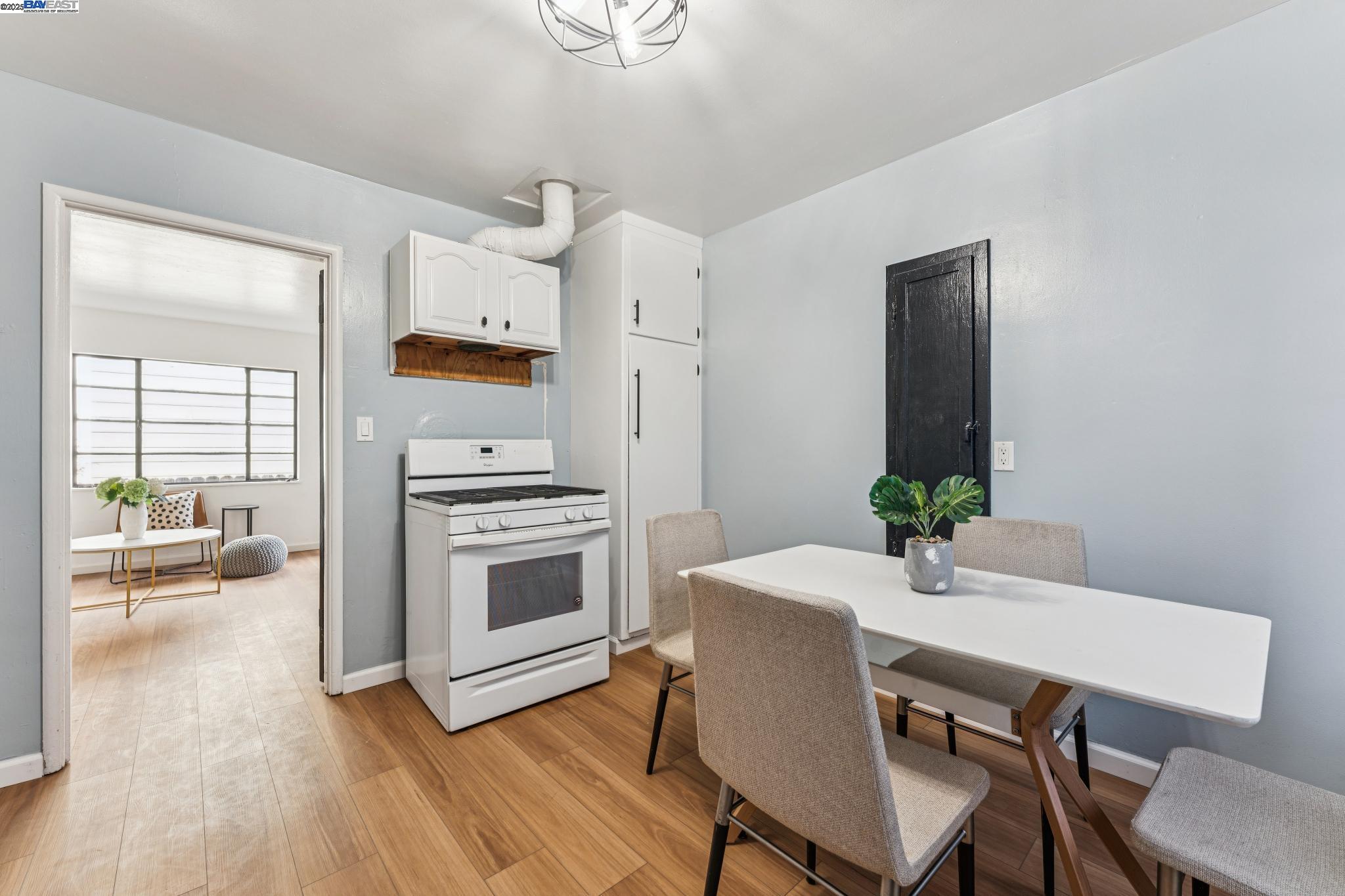 Detail Gallery Image 8 of 38 For 2109 Lincoln Ave, Alameda,  CA 94501 - 4 Beds | 3 Baths