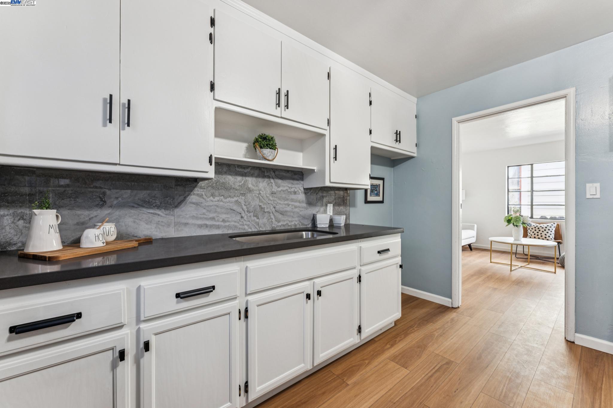 Detail Gallery Image 9 of 38 For 2109 Lincoln Ave, Alameda,  CA 94501 - 4 Beds | 3 Baths