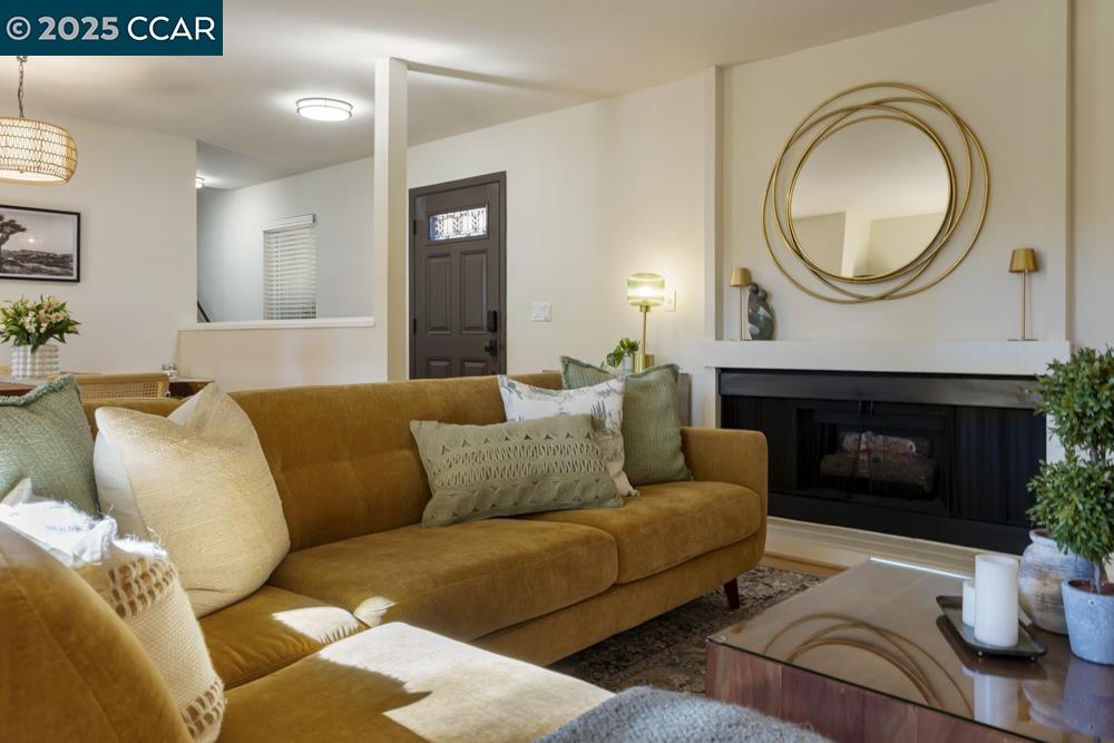 Photo #5: 41109215 Listing 
