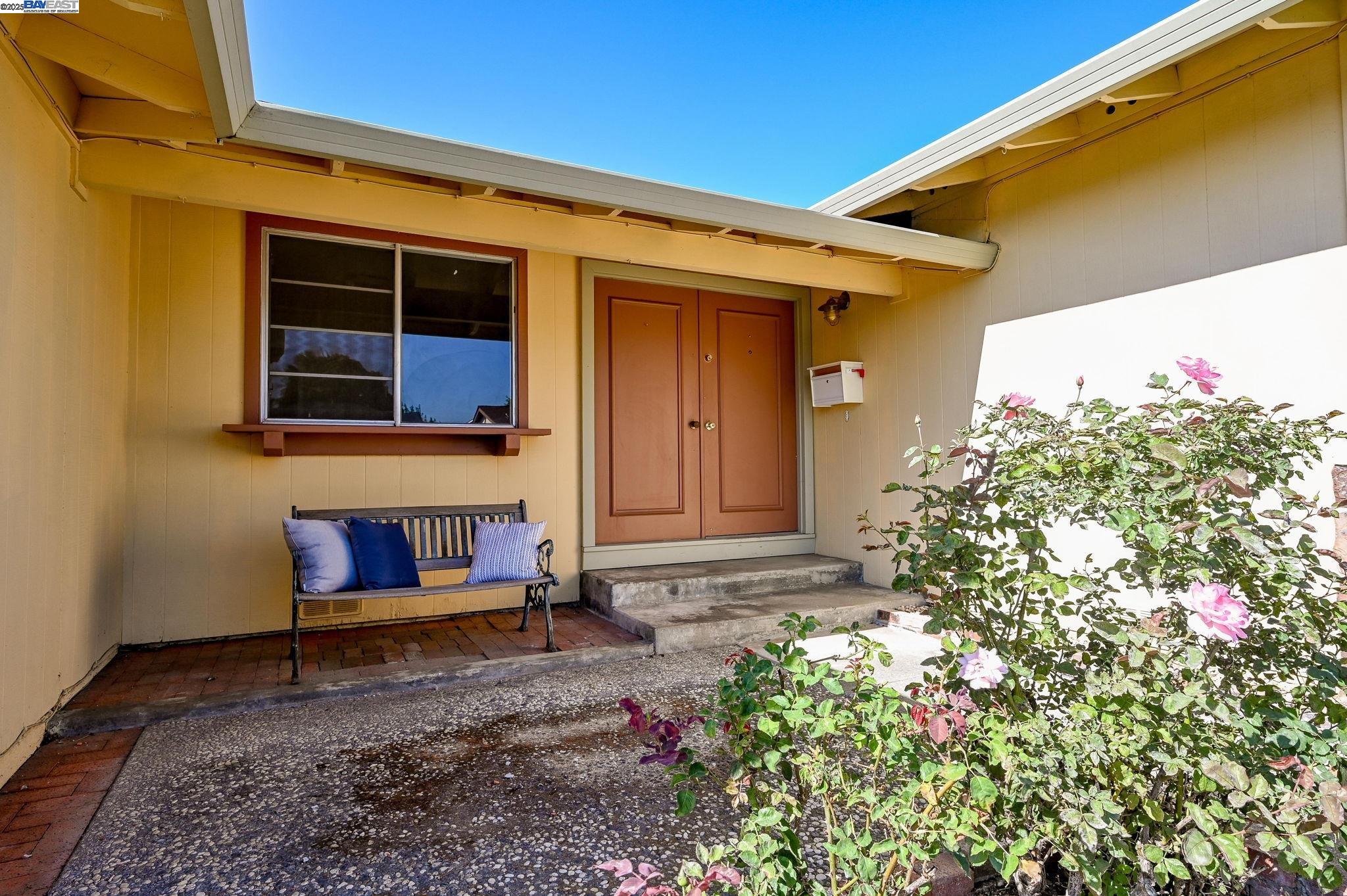 Detail Gallery Image 2 of 31 For 35579 Morley Pl, Fremont,  CA 94536 - 4 Beds | 2 Baths