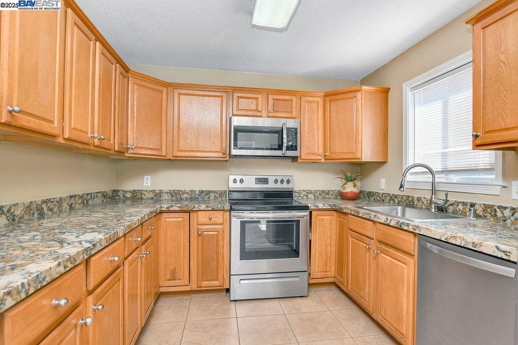 Detail Gallery Image 8 of 25 For 2809 D St, Antioch,  CA 94509 - 2 Beds | 2 Baths
