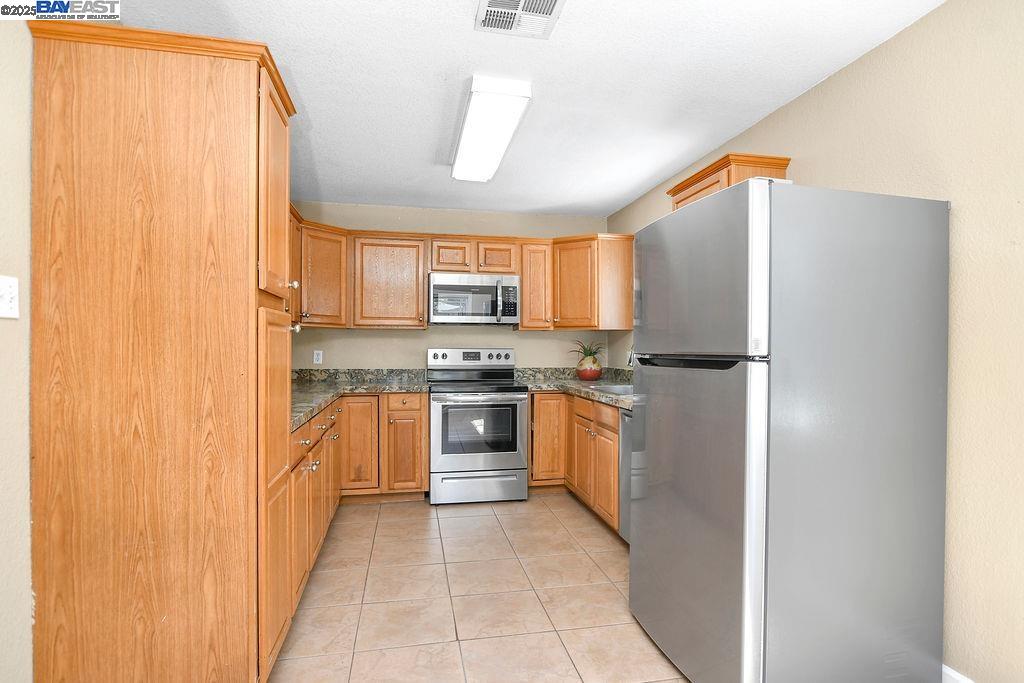 Detail Gallery Image 9 of 25 For 2809 D St, Antioch,  CA 94509 - 2 Beds | 2 Baths