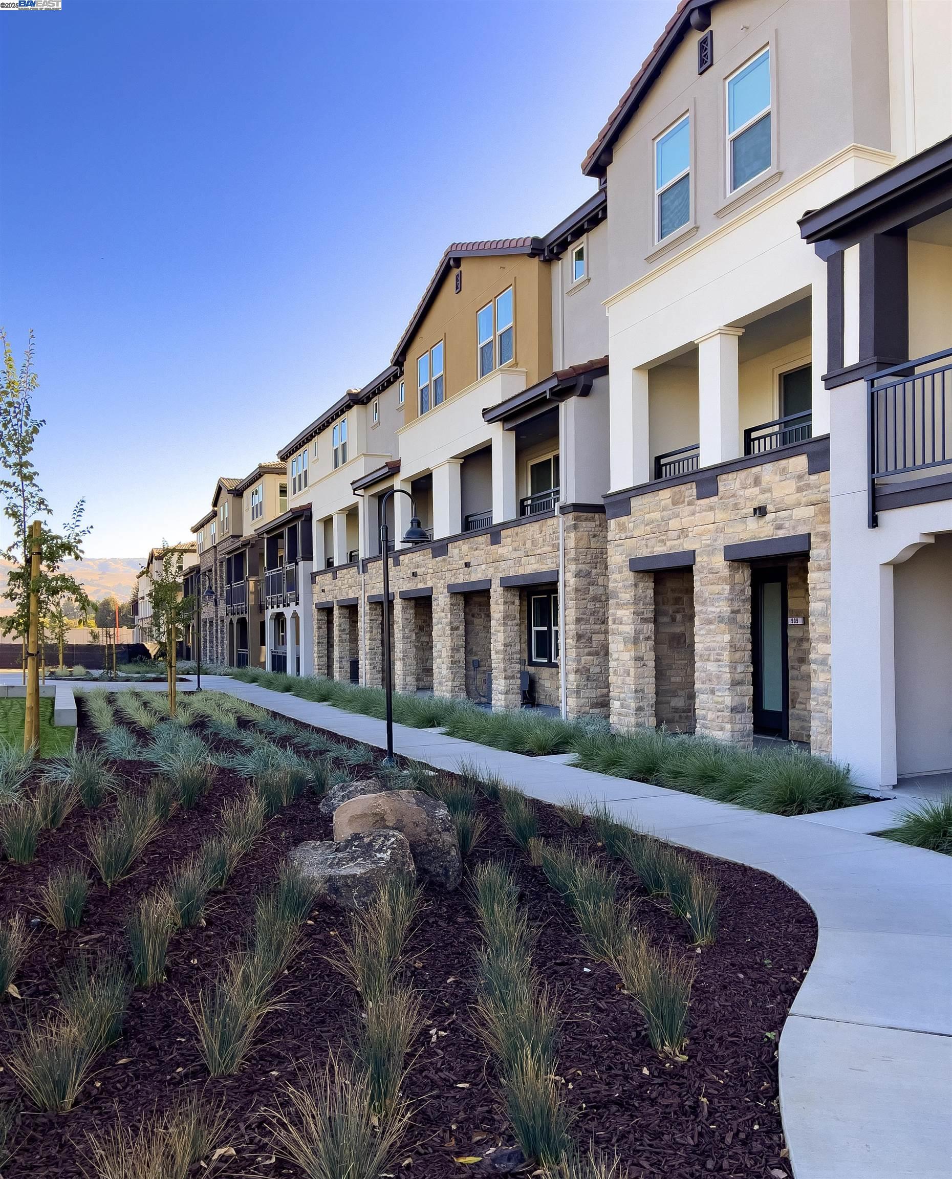Detail Gallery Image 17 of 18 For 964 Blaise Lane #1004,  Morgan Hill,  CA 95037 - 3 Beds | 3/1 Baths