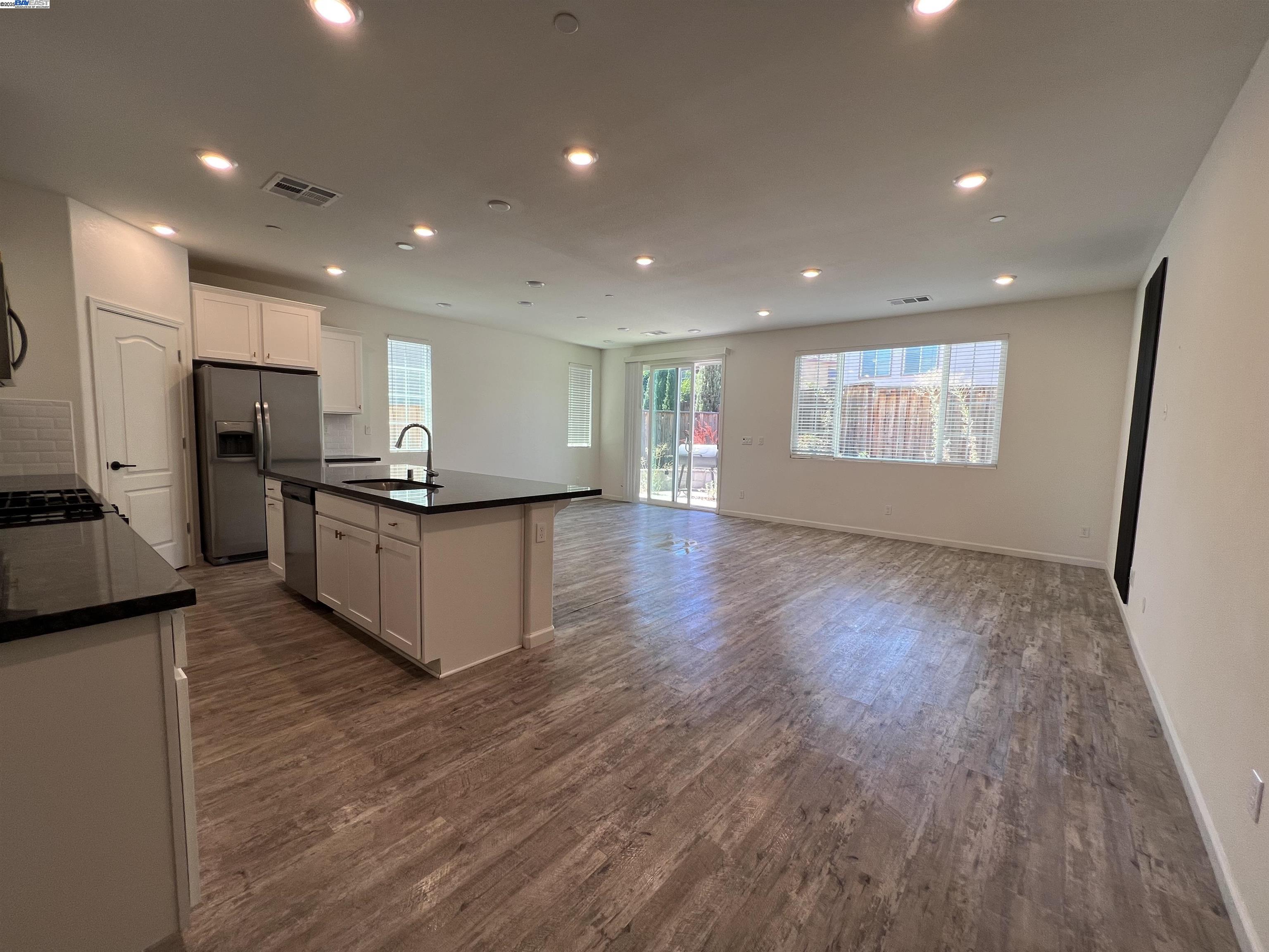 Detail Gallery Image 4 of 16 For 5463 Alvar Loop, Antioch,  CA 94531 - 3 Beds | 2 Baths