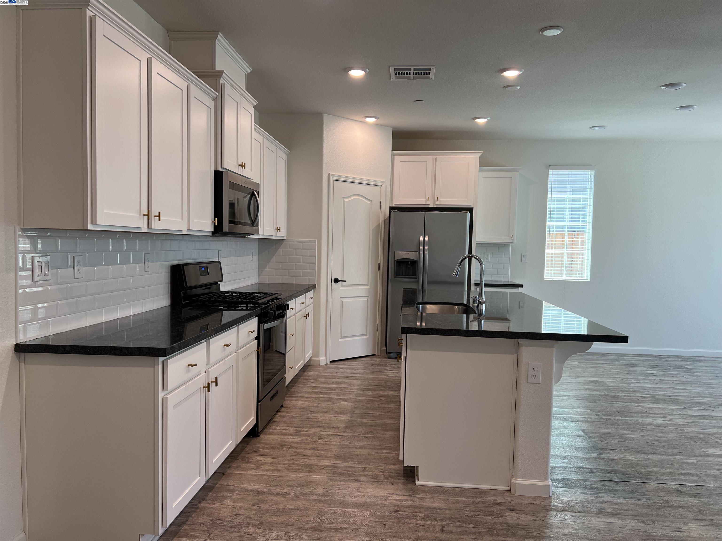Detail Gallery Image 5 of 16 For 5463 Alvar Loop, Antioch,  CA 94531 - 3 Beds | 2 Baths
