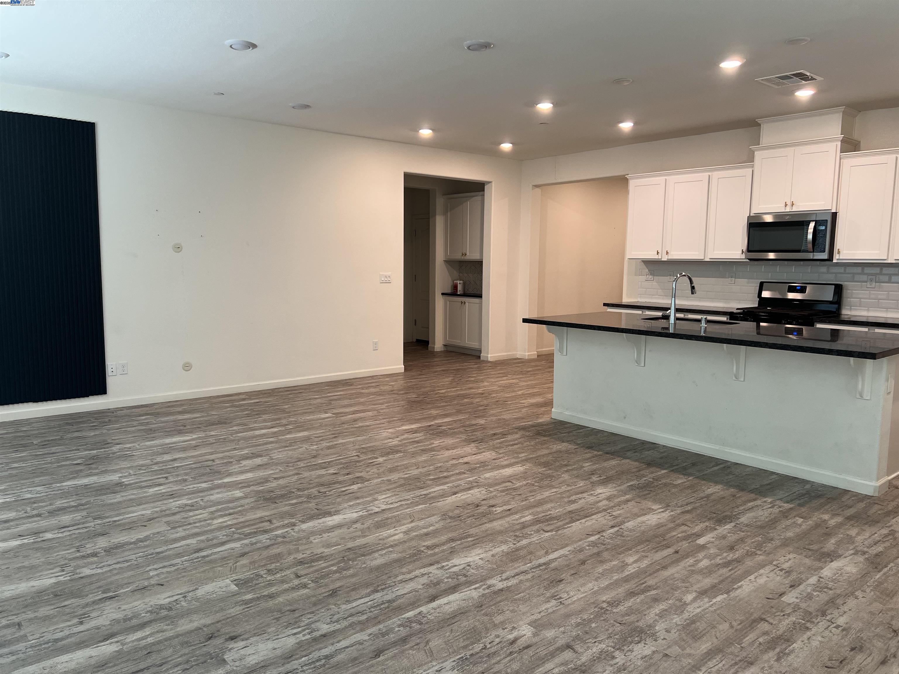 Detail Gallery Image 6 of 16 For 5463 Alvar Loop, Antioch,  CA 94531 - 3 Beds | 2 Baths