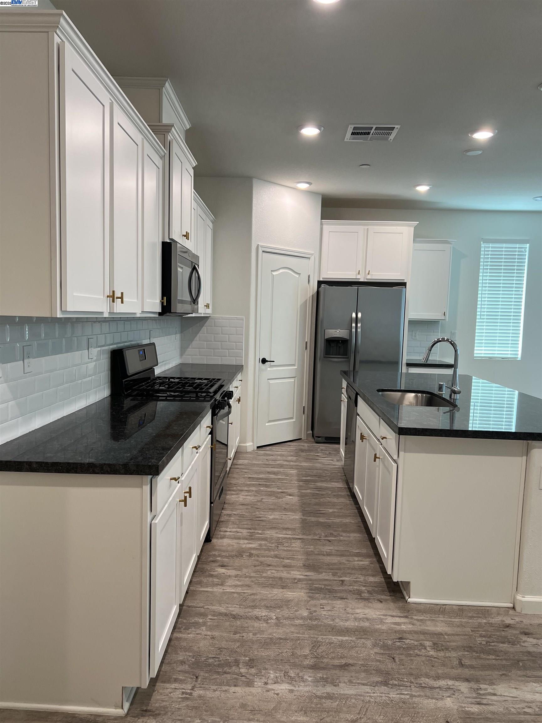 Detail Gallery Image 7 of 16 For 5463 Alvar Loop, Antioch,  CA 94531 - 3 Beds | 2 Baths