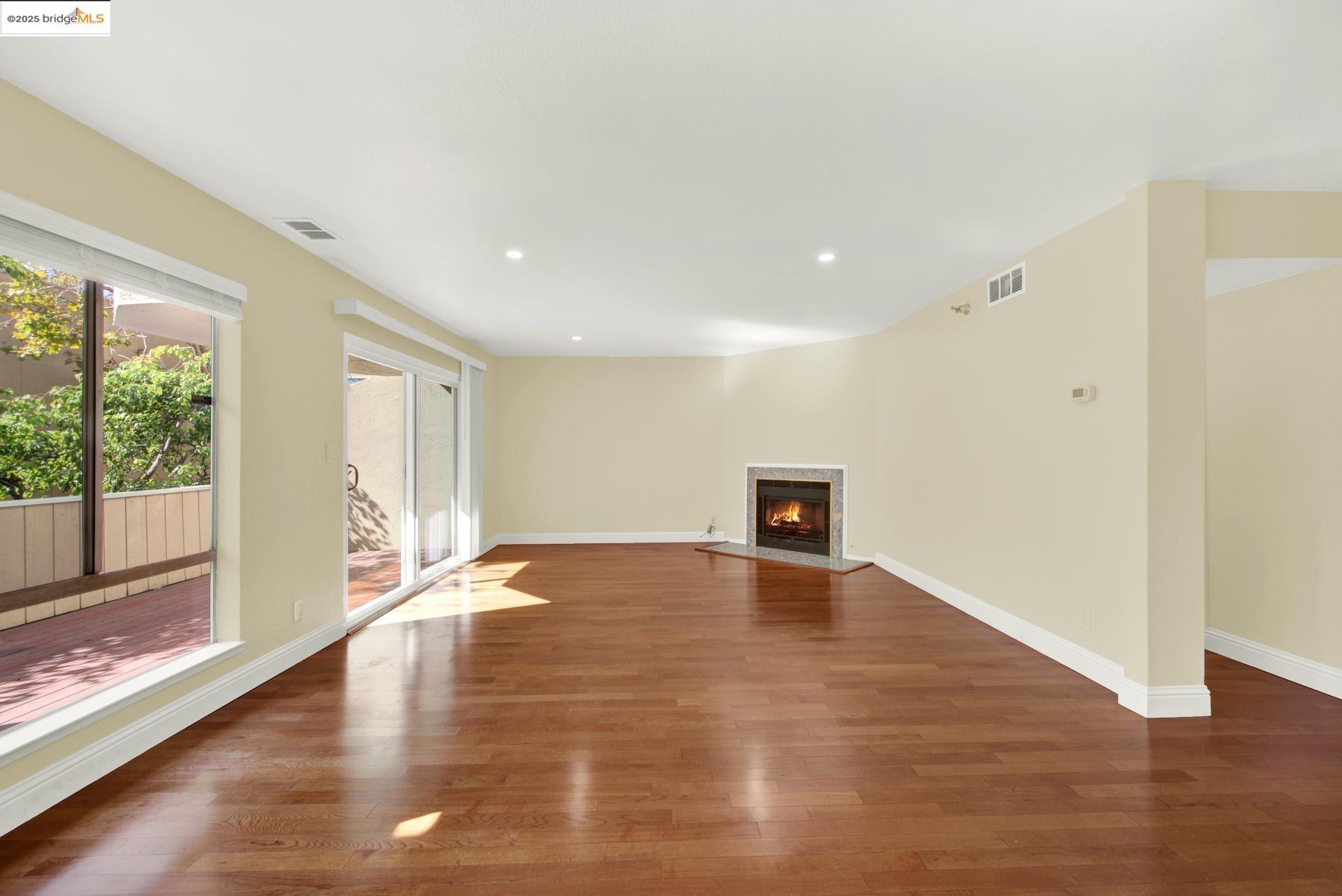 Detail Gallery Image 3 of 46 For 2121 Vale Rd #52,  San Pablo,  CA 94806 - 3 Beds | 3 Baths
