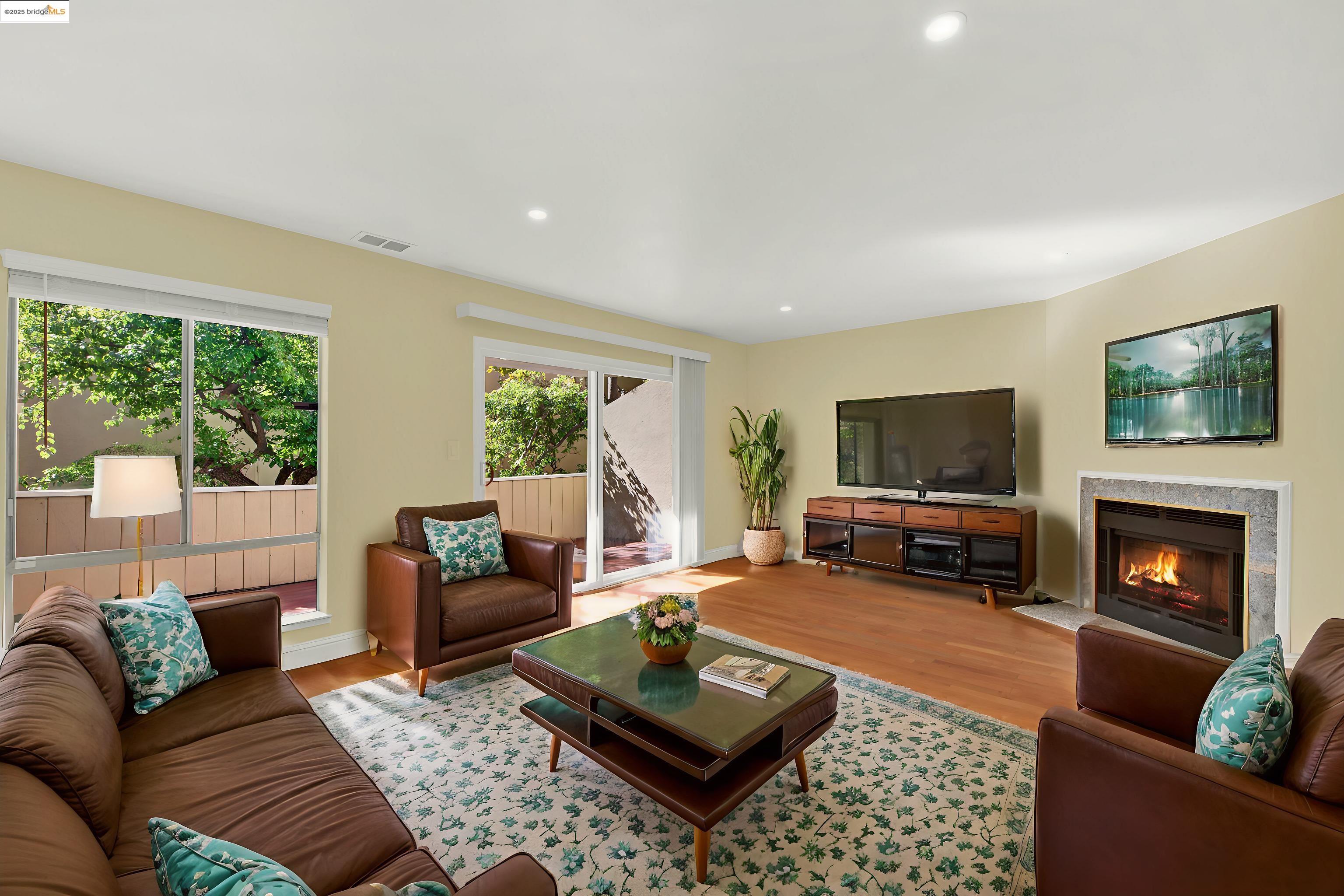 Detail Gallery Image 5 of 46 For 2121 Vale Rd #52,  San Pablo,  CA 94806 - 3 Beds | 3 Baths
