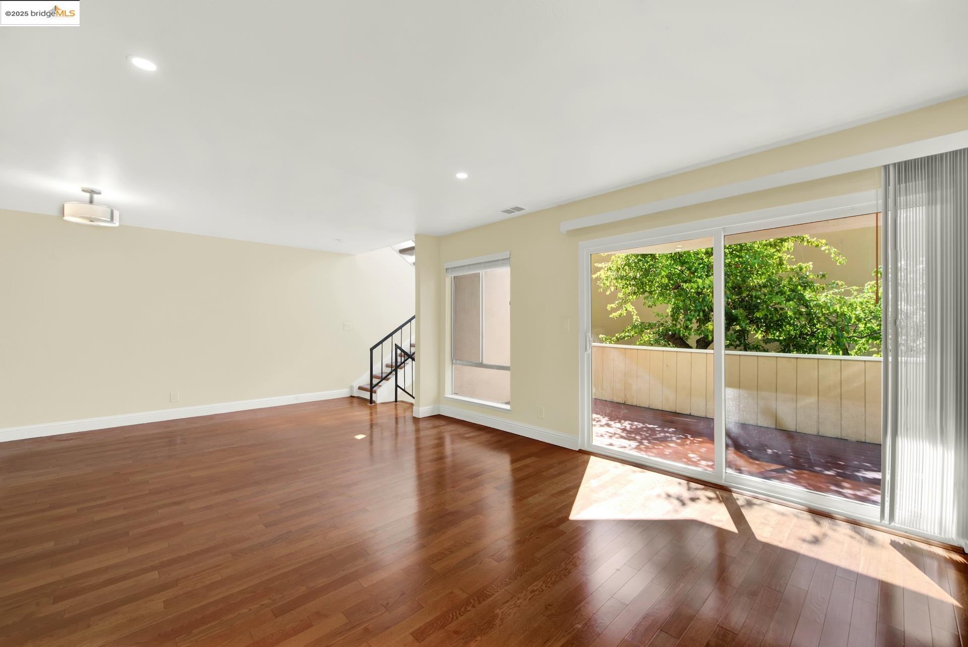 Detail Gallery Image 6 of 46 For 2121 Vale Rd #52,  San Pablo,  CA 94806 - 3 Beds | 3 Baths