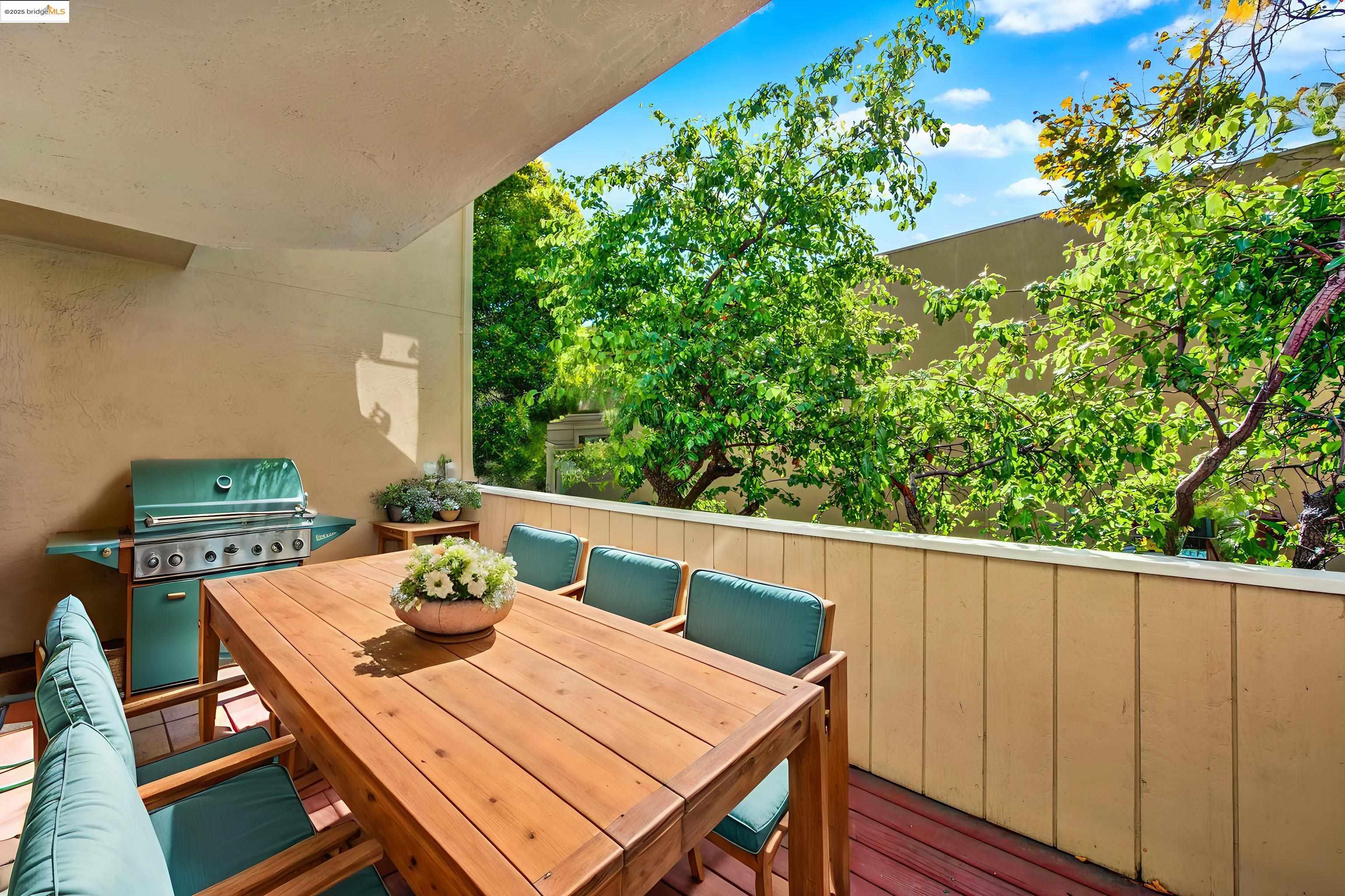 Detail Gallery Image 10 of 46 For 2121 Vale Rd #52,  San Pablo,  CA 94806 - 3 Beds | 3 Baths