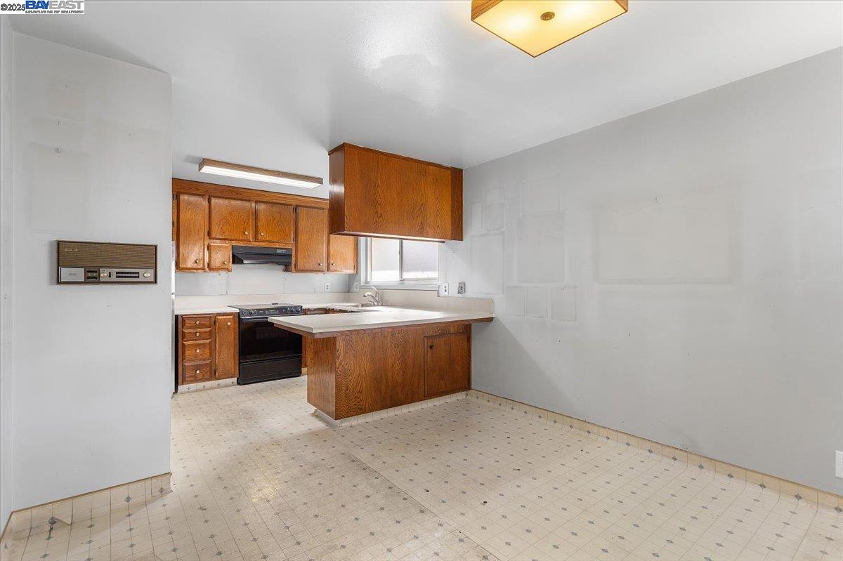 Detail Gallery Image 11 of 60 For 2904 Bayview Dr, Alameda,  CA 94501 - 3 Beds | 2/1 Baths