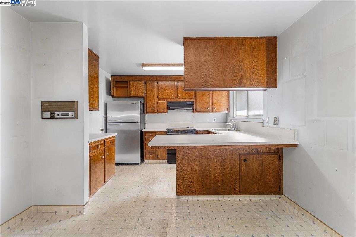 Detail Gallery Image 12 of 60 For 2904 Bayview Dr, Alameda,  CA 94501 - 3 Beds | 2/1 Baths