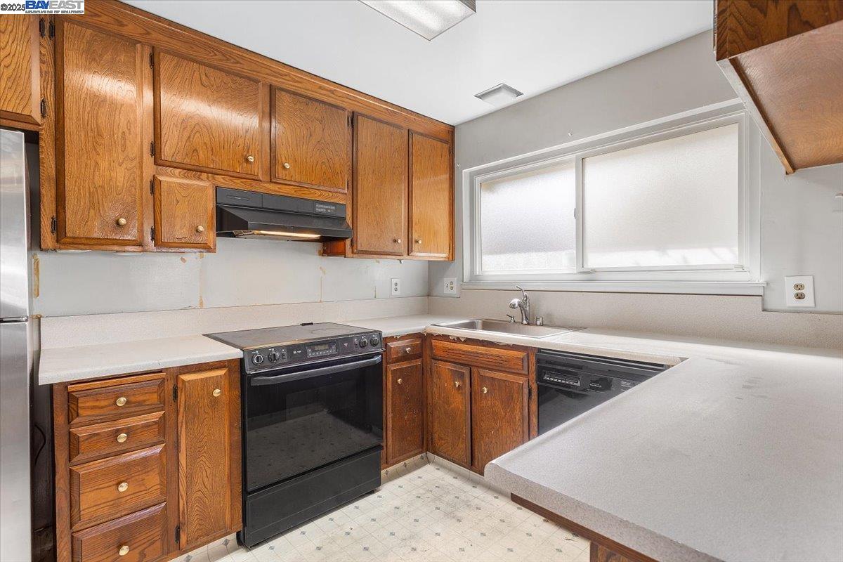 Detail Gallery Image 13 of 60 For 2904 Bayview Dr, Alameda,  CA 94501 - 3 Beds | 2/1 Baths
