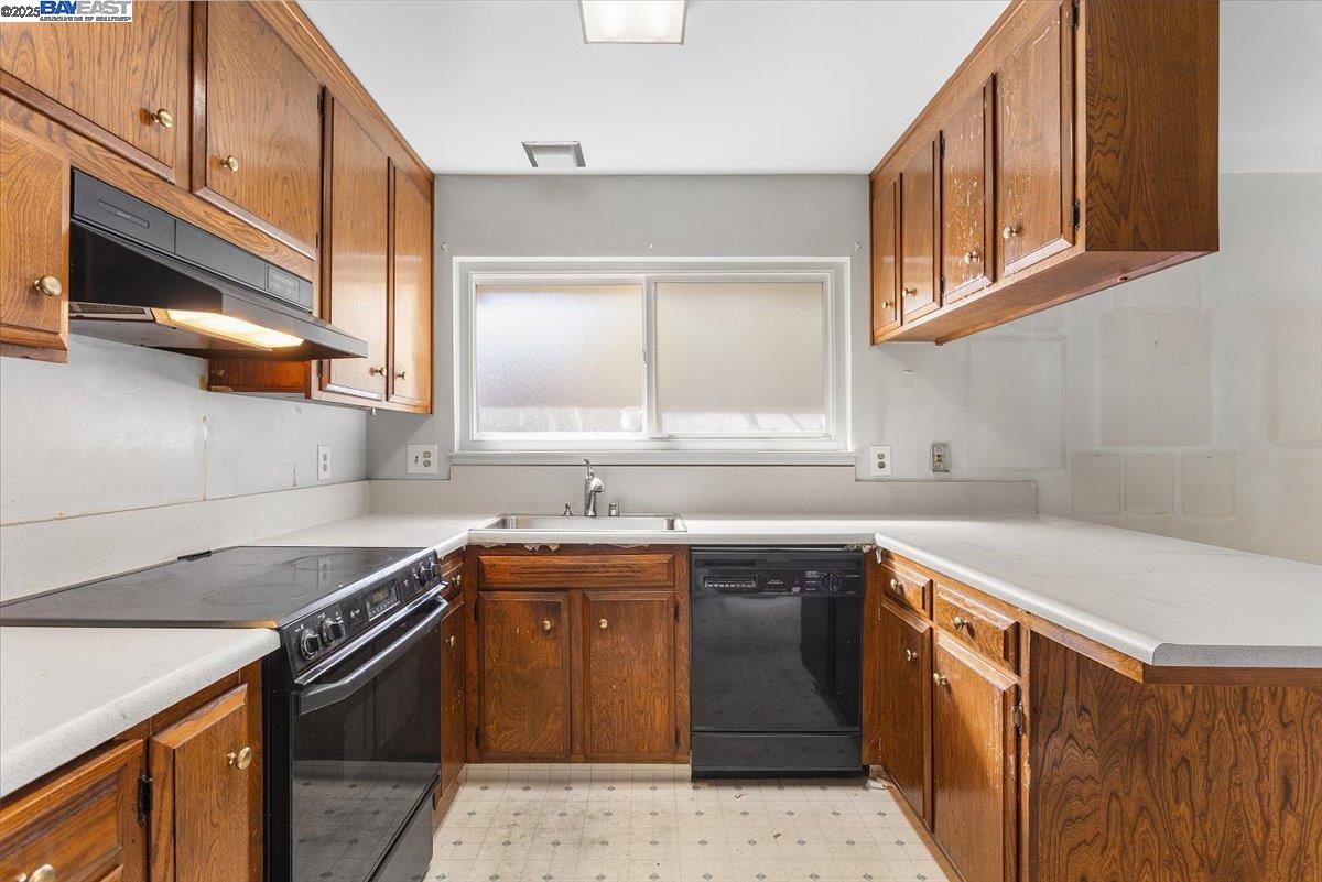 Detail Gallery Image 14 of 60 For 2904 Bayview Dr, Alameda,  CA 94501 - 3 Beds | 2/1 Baths