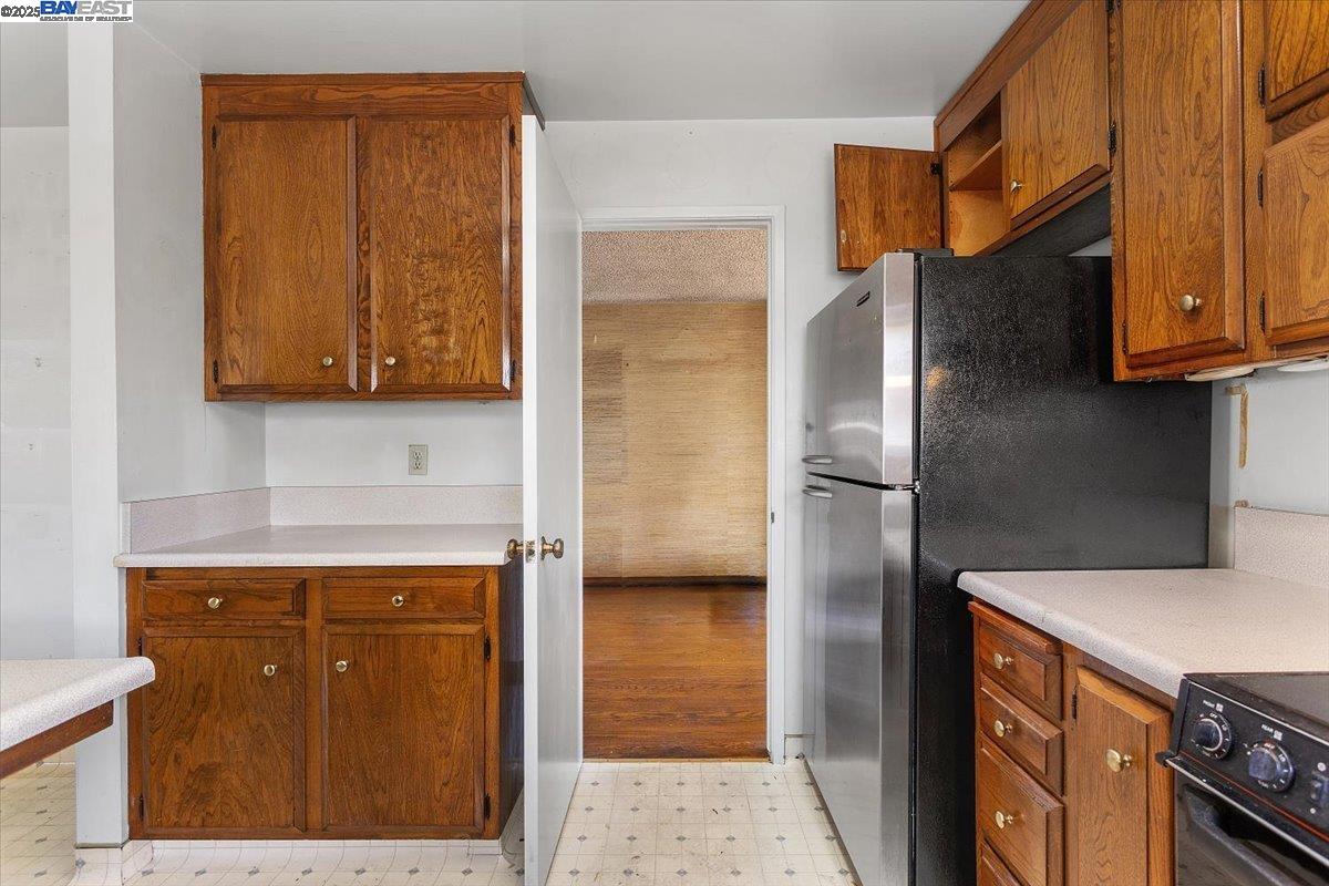Detail Gallery Image 16 of 60 For 2904 Bayview Dr, Alameda,  CA 94501 - 3 Beds | 2/1 Baths
