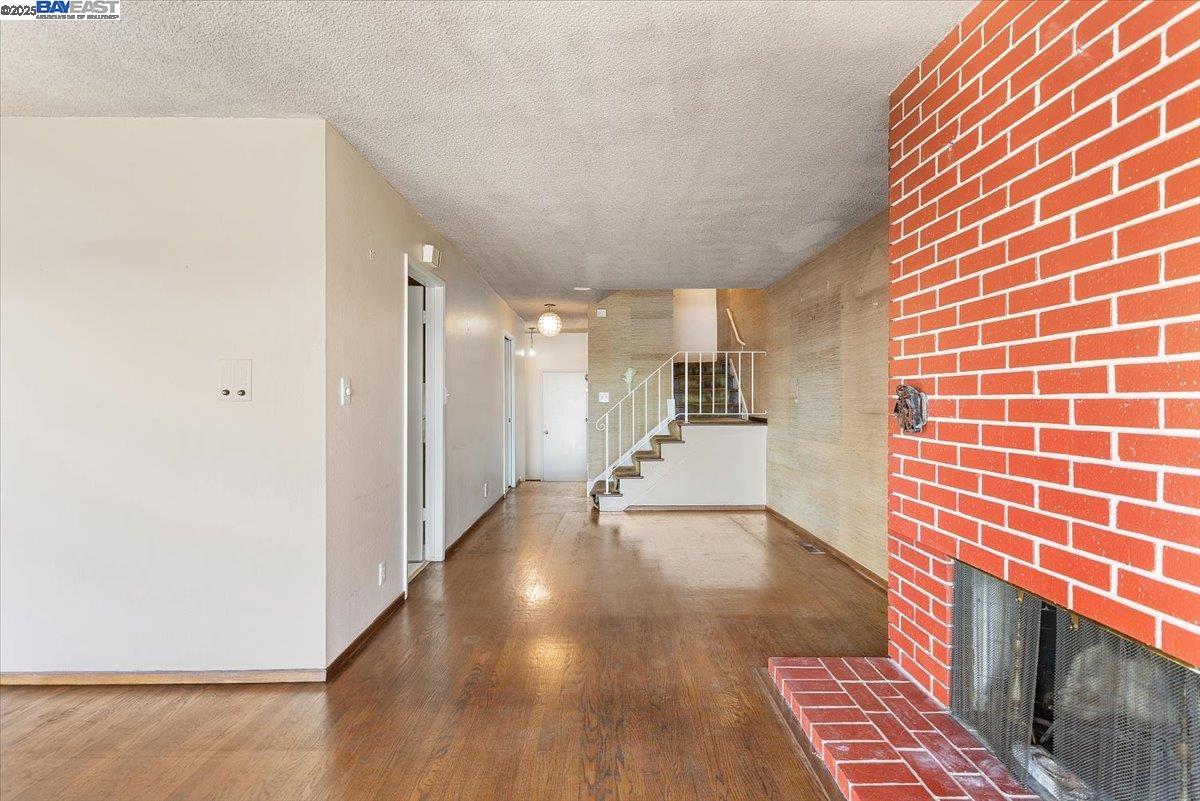 Detail Gallery Image 20 of 60 For 2904 Bayview Dr, Alameda,  CA 94501 - 3 Beds | 2/1 Baths