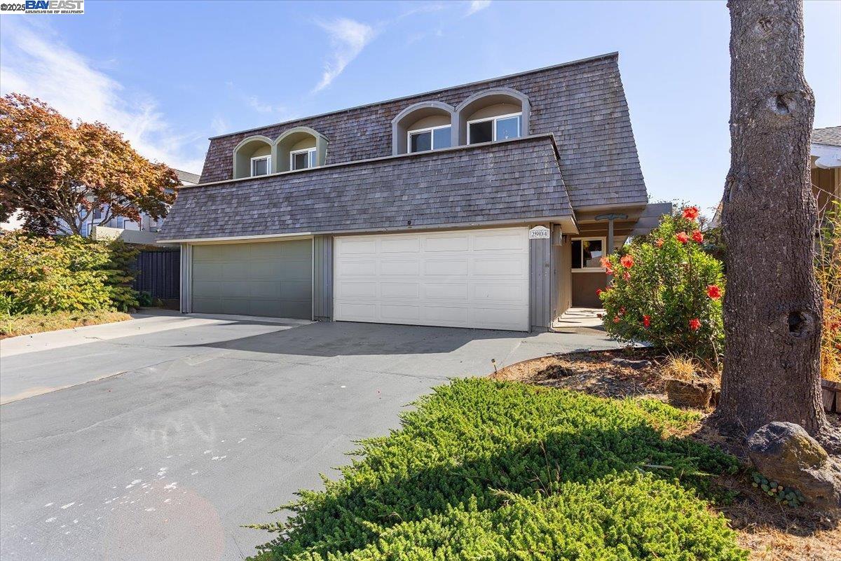 Detail Gallery Image 3 of 60 For 2904 Bayview Dr, Alameda,  CA 94501 - 3 Beds | 2/1 Baths