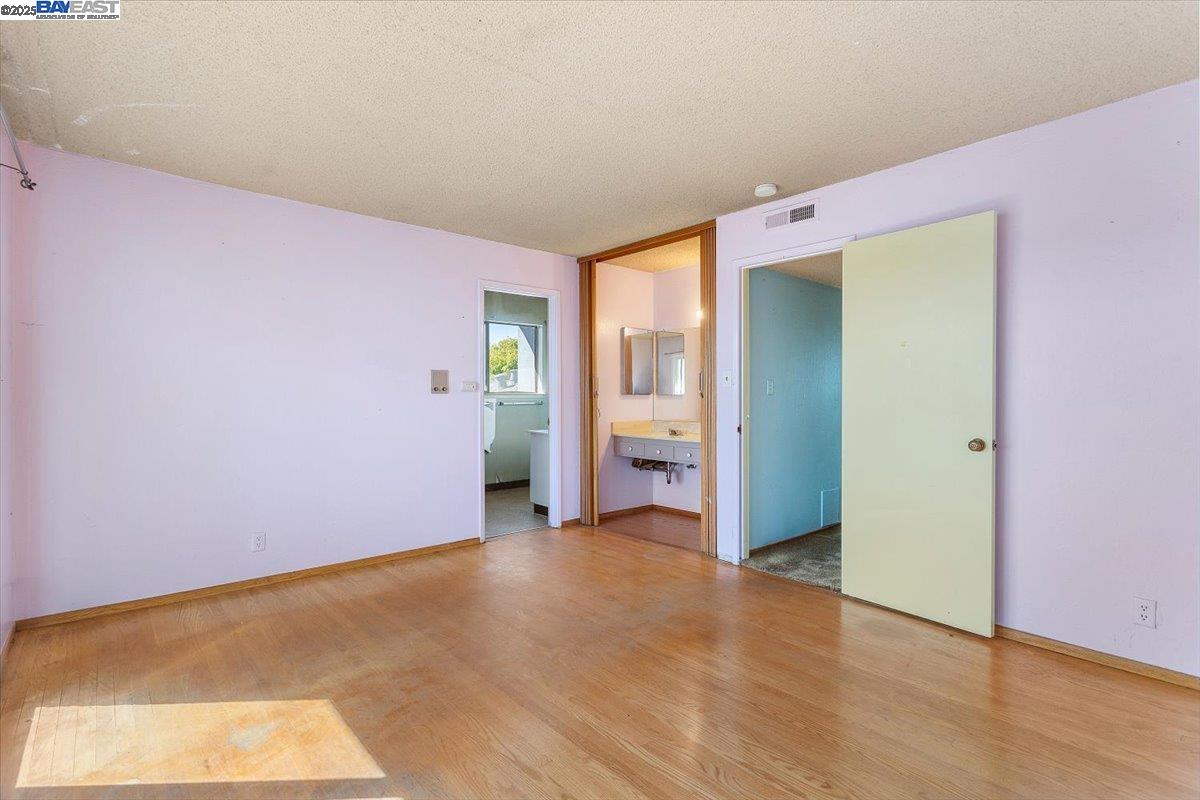 Detail Gallery Image 22 of 60 For 2904 Bayview Dr, Alameda,  CA 94501 - 3 Beds | 2/1 Baths