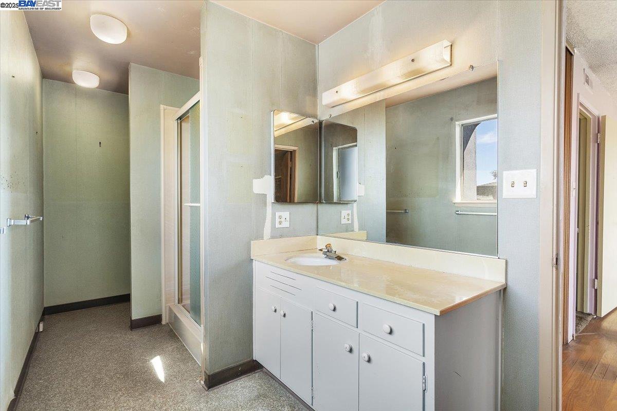 Detail Gallery Image 25 of 60 For 2904 Bayview Dr, Alameda,  CA 94501 - 3 Beds | 2/1 Baths