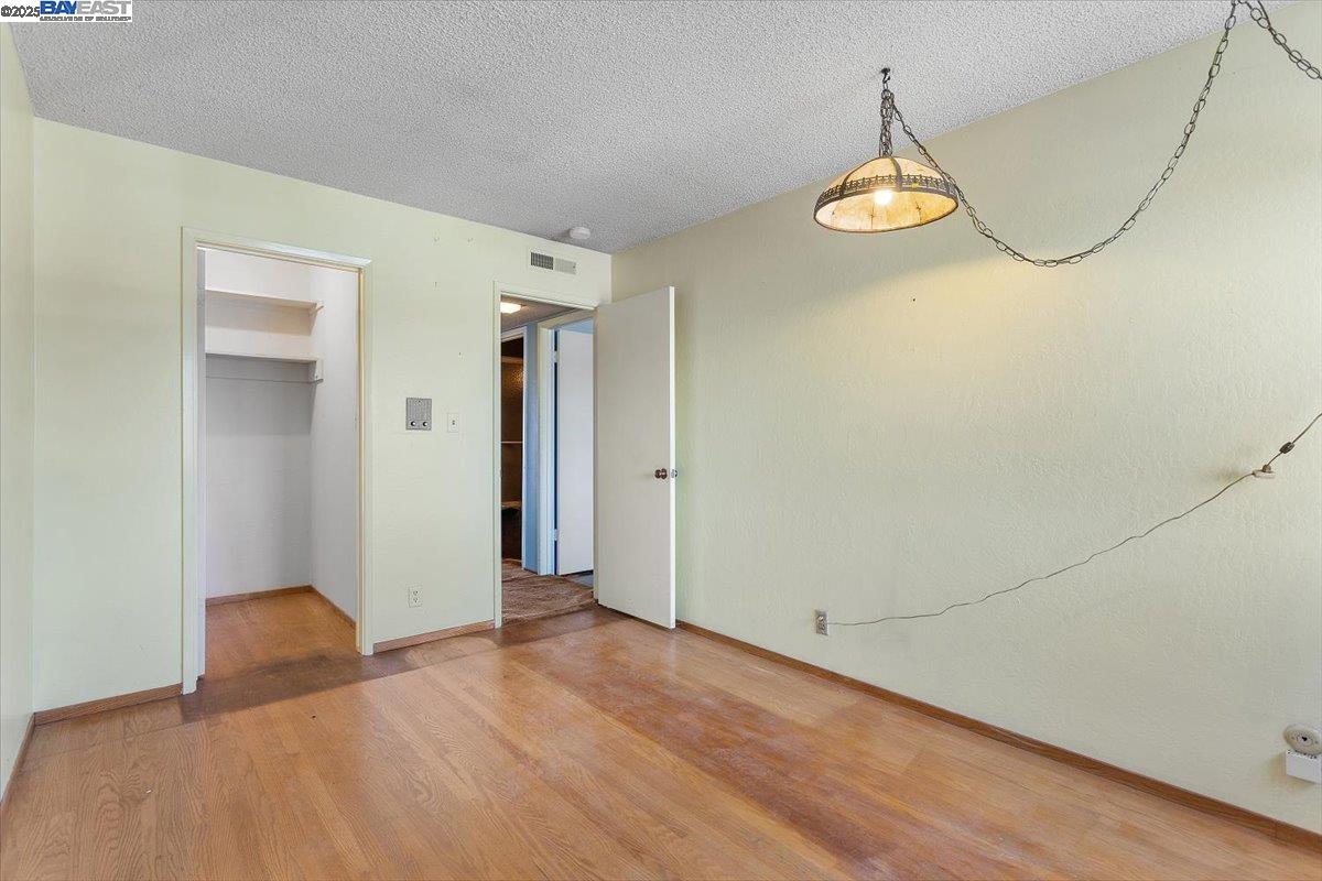 Detail Gallery Image 30 of 60 For 2904 Bayview Dr, Alameda,  CA 94501 - 3 Beds | 2/1 Baths
