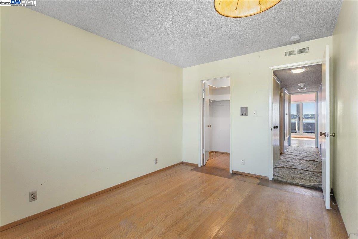 Detail Gallery Image 31 of 60 For 2904 Bayview Dr, Alameda,  CA 94501 - 3 Beds | 2/1 Baths
