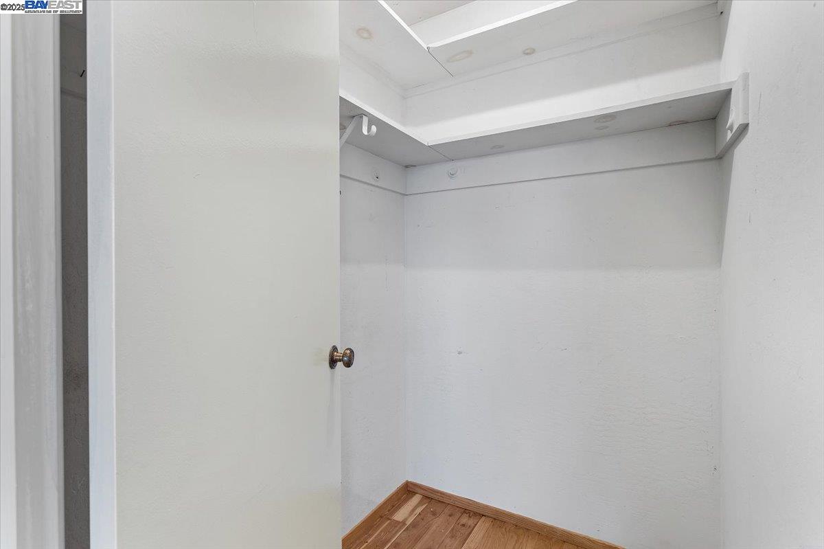 Detail Gallery Image 32 of 60 For 2904 Bayview Dr, Alameda,  CA 94501 - 3 Beds | 2/1 Baths
