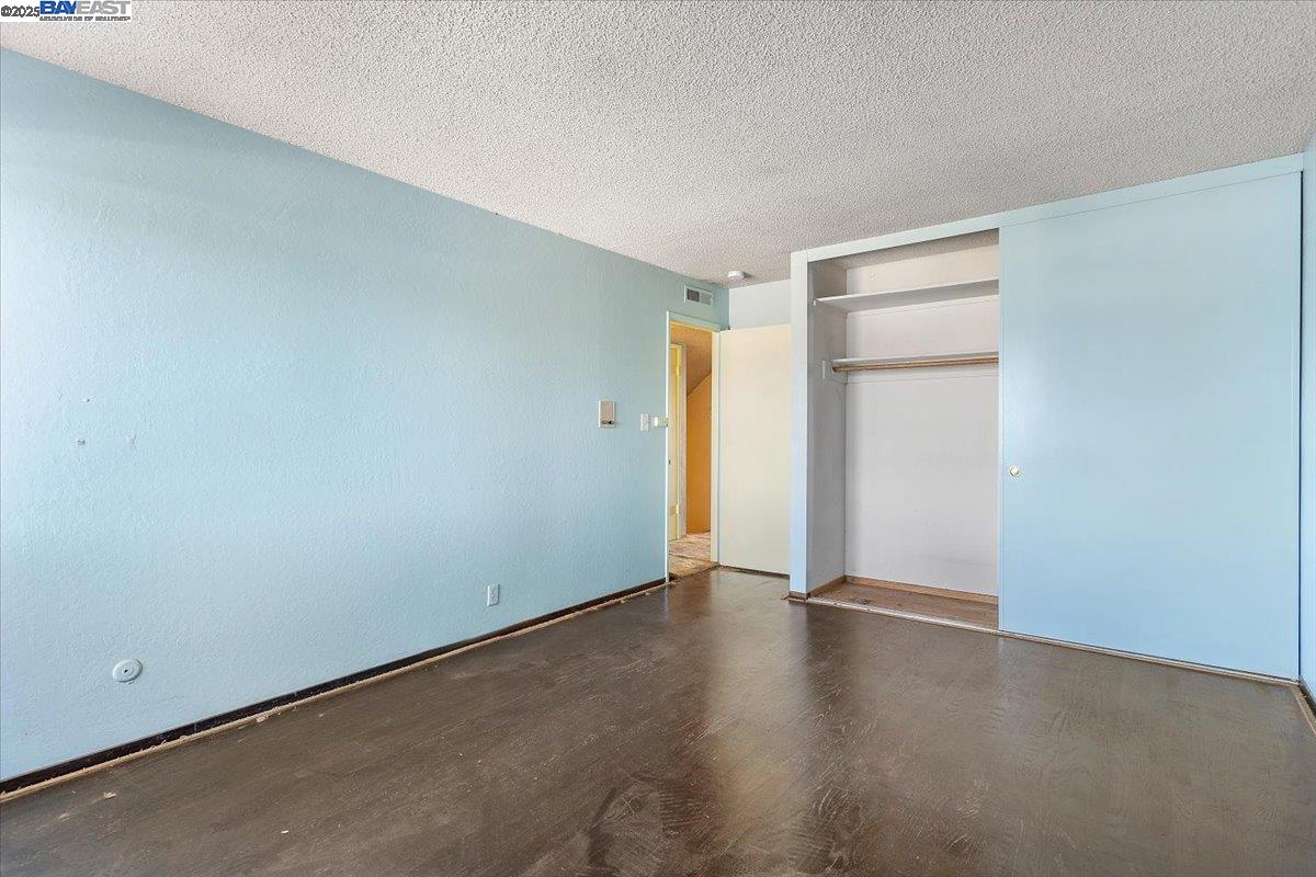 Detail Gallery Image 34 of 60 For 2904 Bayview Dr, Alameda,  CA 94501 - 3 Beds | 2/1 Baths