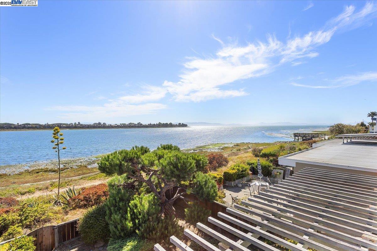Detail Gallery Image 38 of 60 For 2904 Bayview Dr, Alameda,  CA 94501 - 3 Beds | 2/1 Baths