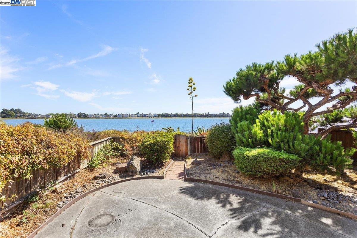 Detail Gallery Image 40 of 60 For 2904 Bayview Dr, Alameda,  CA 94501 - 3 Beds | 2/1 Baths