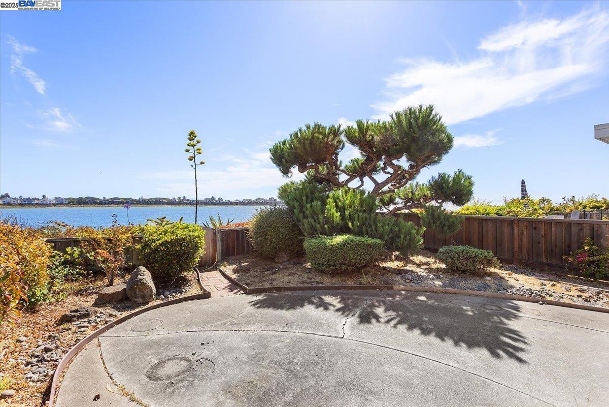 Detail Gallery Image 41 of 60 For 2904 Bayview Dr, Alameda,  CA 94501 - 3 Beds | 2/1 Baths