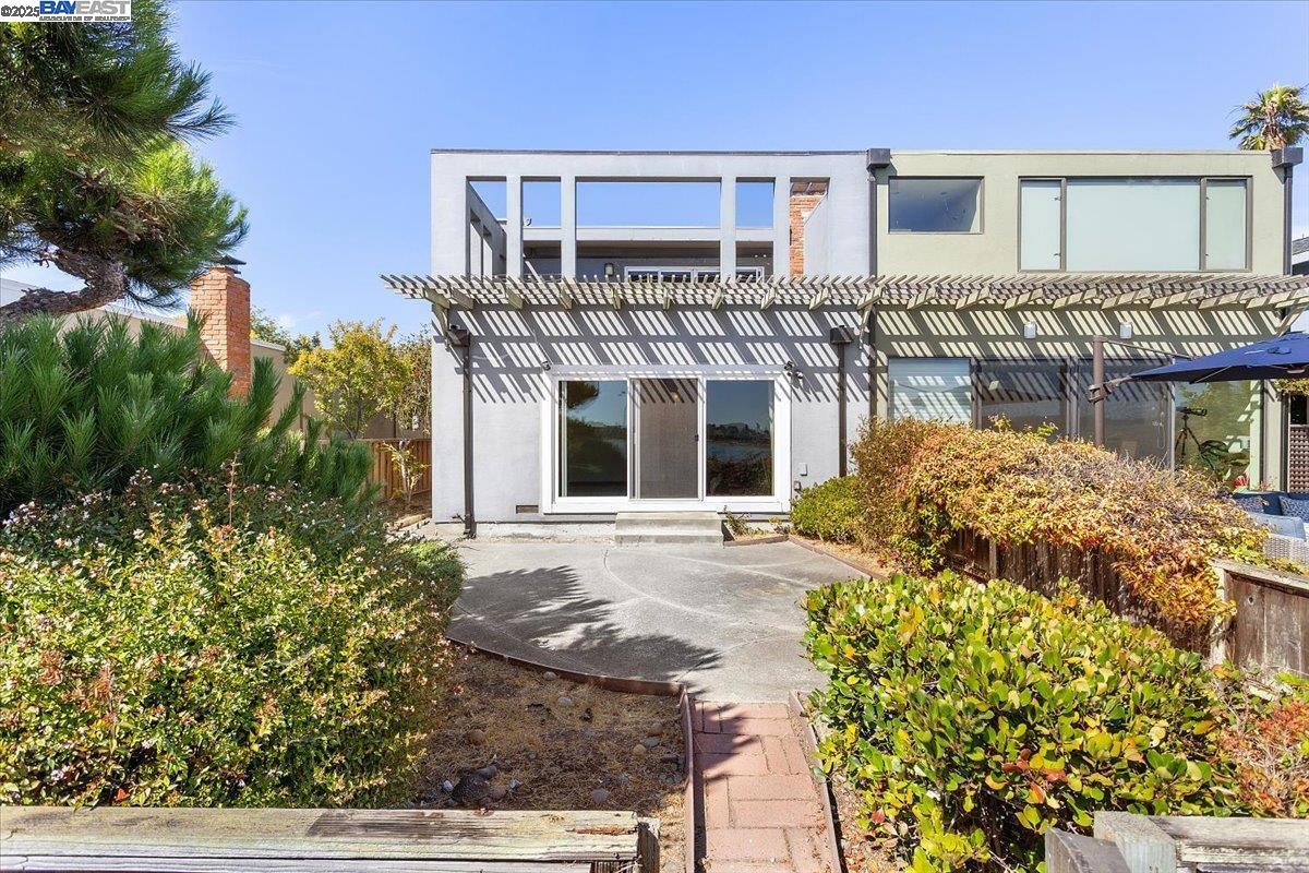 Detail Gallery Image 43 of 60 For 2904 Bayview Dr, Alameda,  CA 94501 - 3 Beds | 2/1 Baths