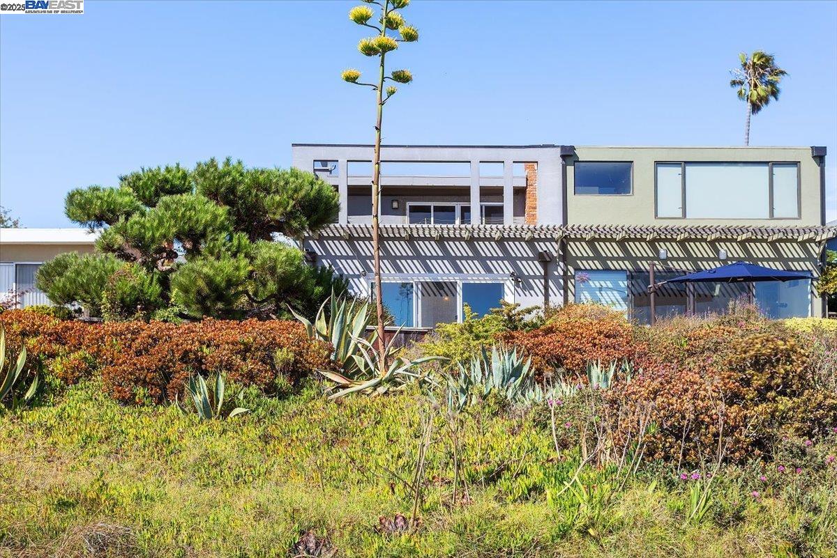 Detail Gallery Image 47 of 60 For 2904 Bayview Dr, Alameda,  CA 94501 - 3 Beds | 2/1 Baths