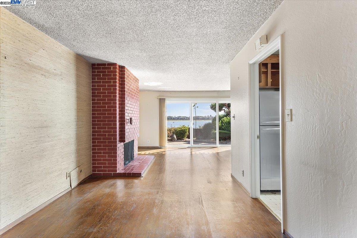 Detail Gallery Image 9 of 60 For 2904 Bayview Dr, Alameda,  CA 94501 - 3 Beds | 2/1 Baths