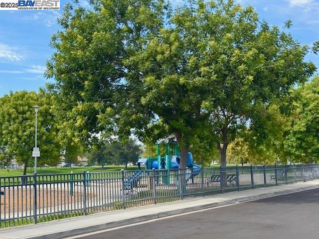 Detail Gallery Image 22 of 23 For 1084 Schadeck St, Manteca,  CA 95336 - 3 Beds | 2 Baths