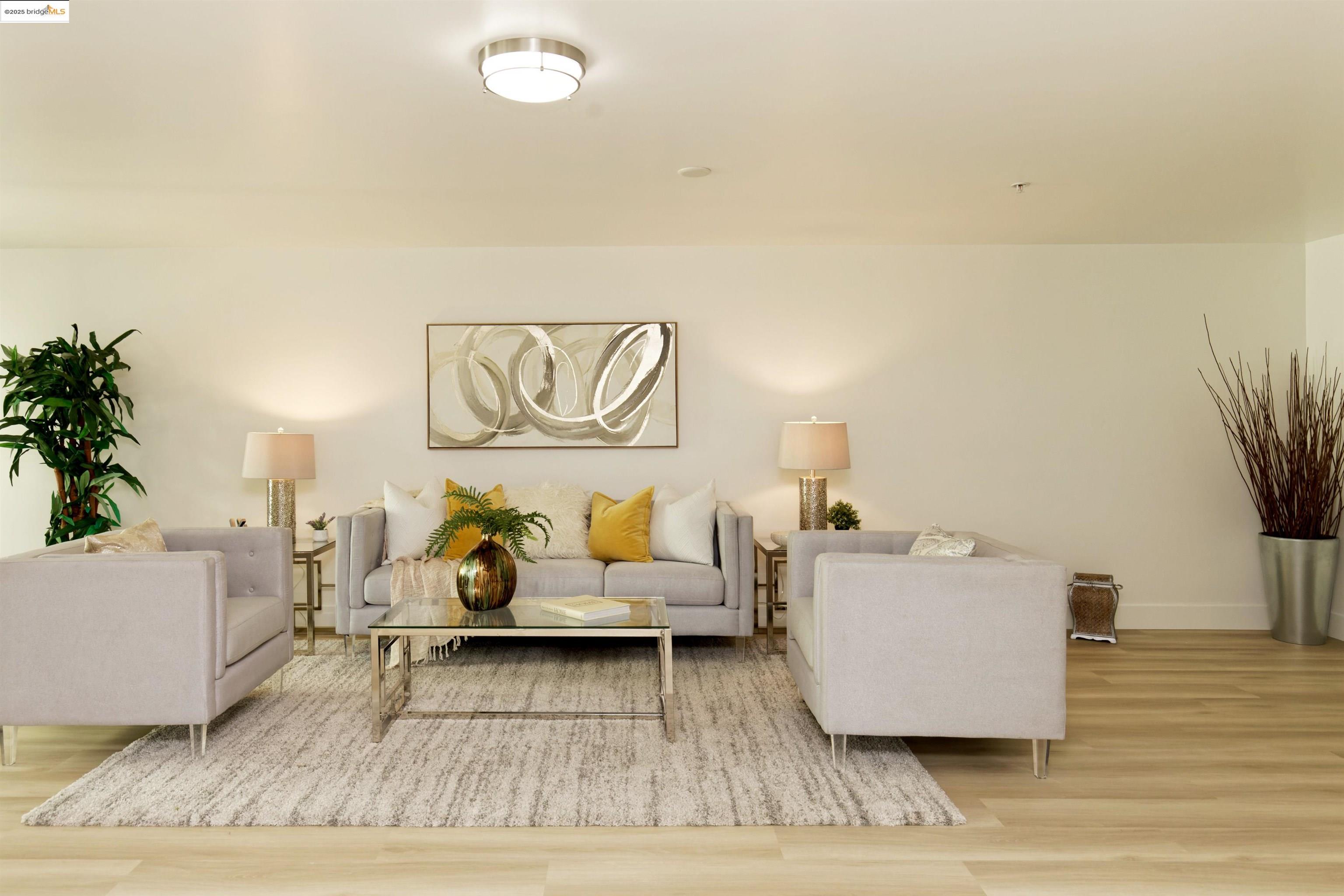 Detail Gallery Image 2 of 42 For 1201 Pine St #315,  Oakland,  CA 94607-1461 - 2 Beds | 2/1 Baths