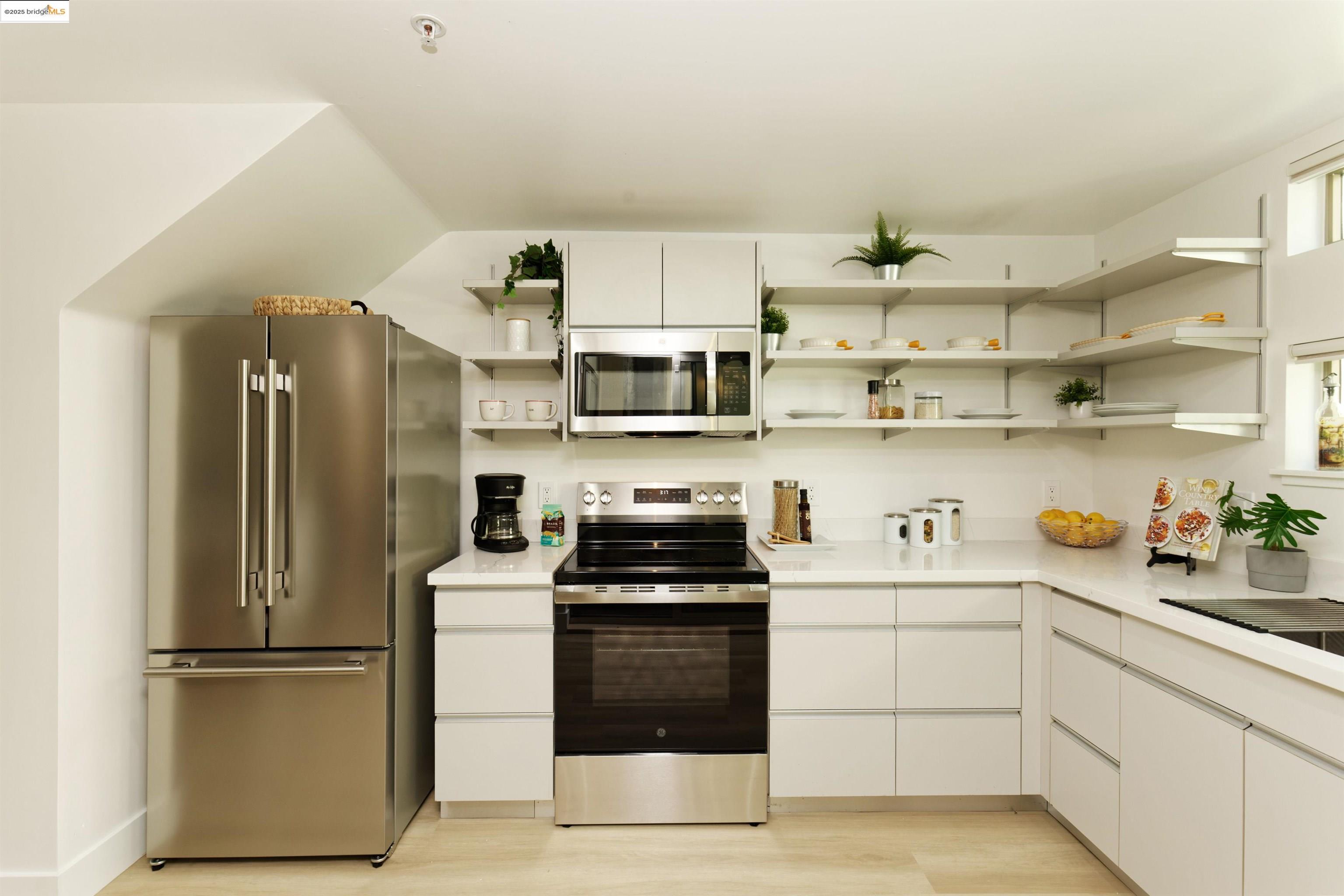 Detail Gallery Image 12 of 42 For 1201 Pine St #315,  Oakland,  CA 94607-1461 - 2 Beds | 2/1 Baths