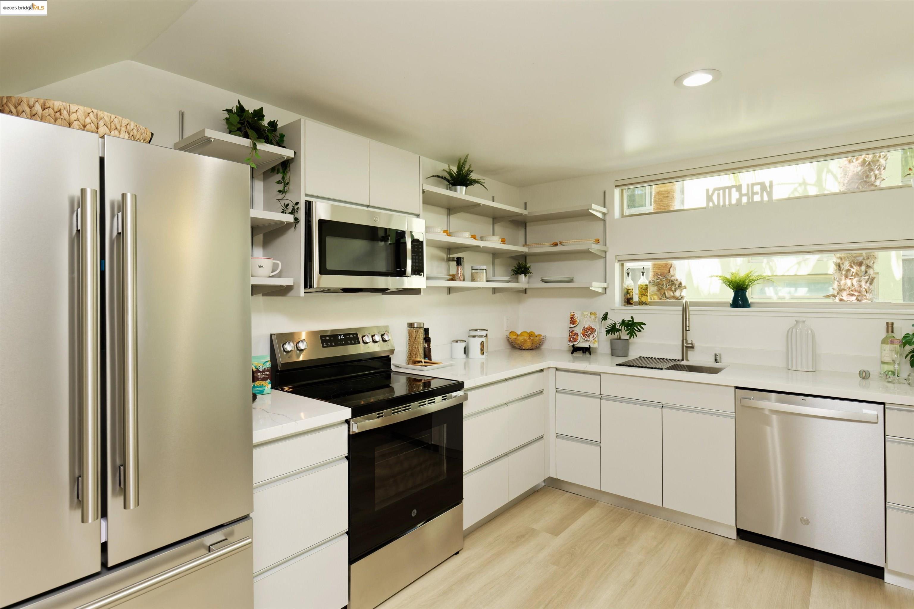 Detail Gallery Image 13 of 42 For 1201 Pine St #315,  Oakland,  CA 94607-1461 - 2 Beds | 2/1 Baths