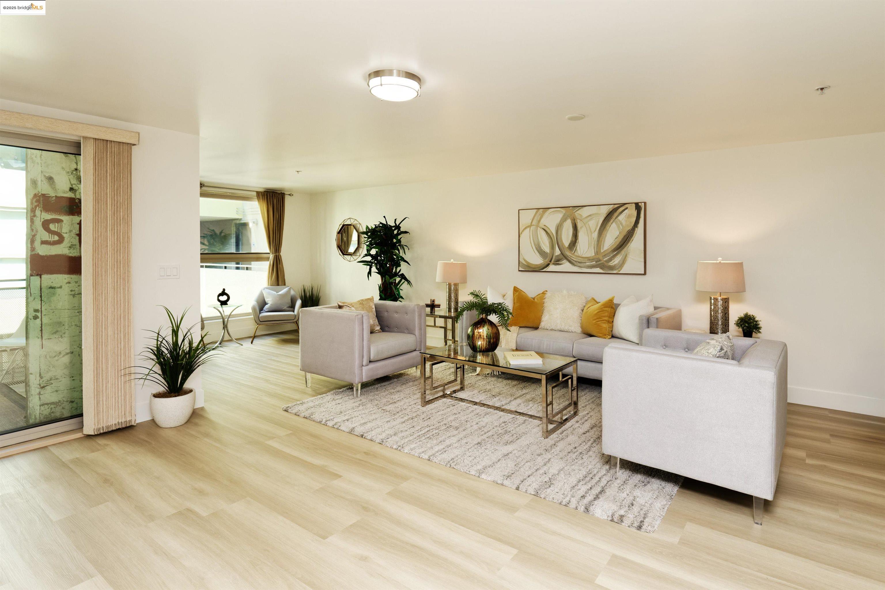 Detail Gallery Image 3 of 42 For 1201 Pine St #315,  Oakland,  CA 94607-1461 - 2 Beds | 2/1 Baths