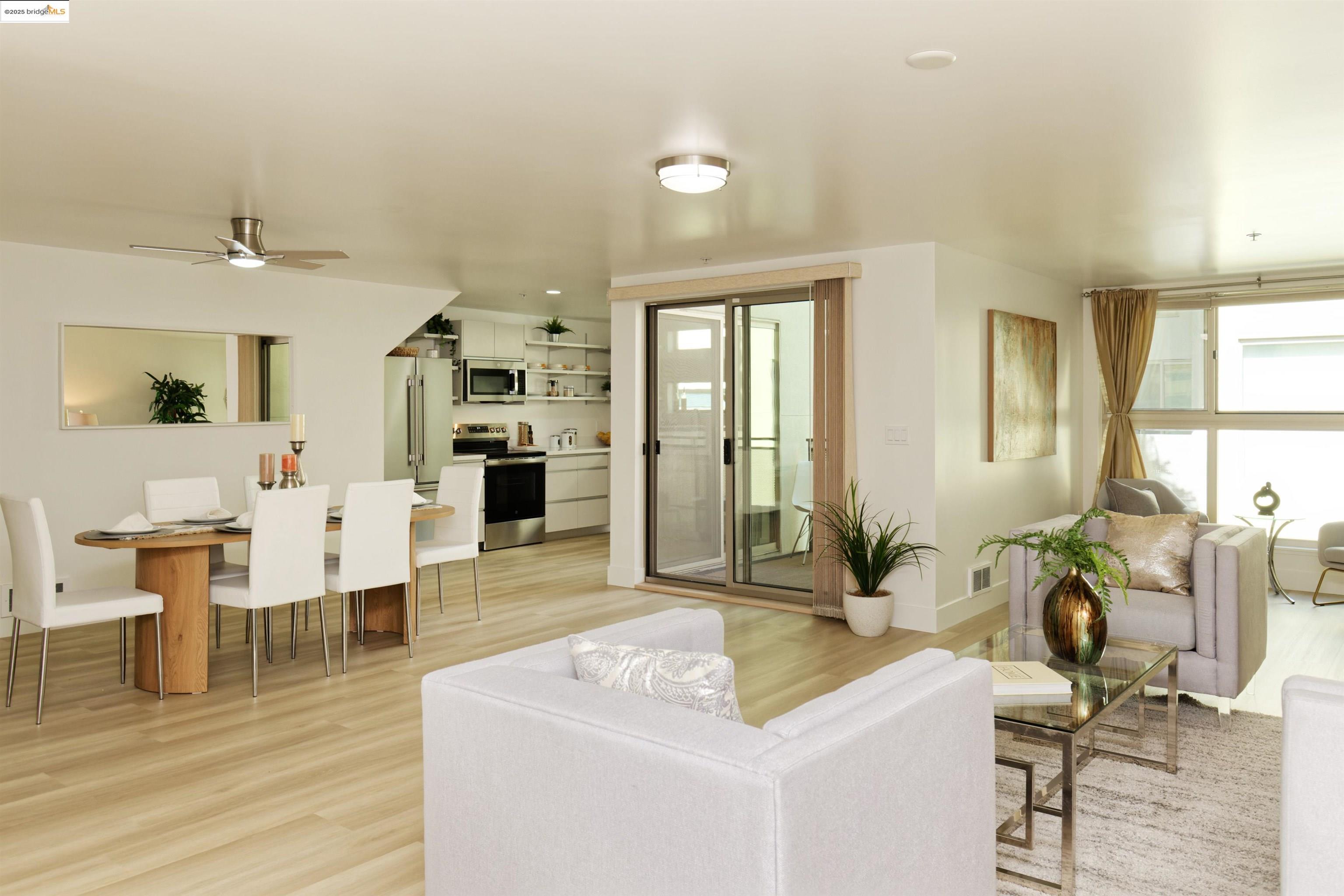 Detail Gallery Image 5 of 42 For 1201 Pine St #315,  Oakland,  CA 94607-1461 - 2 Beds | 2/1 Baths