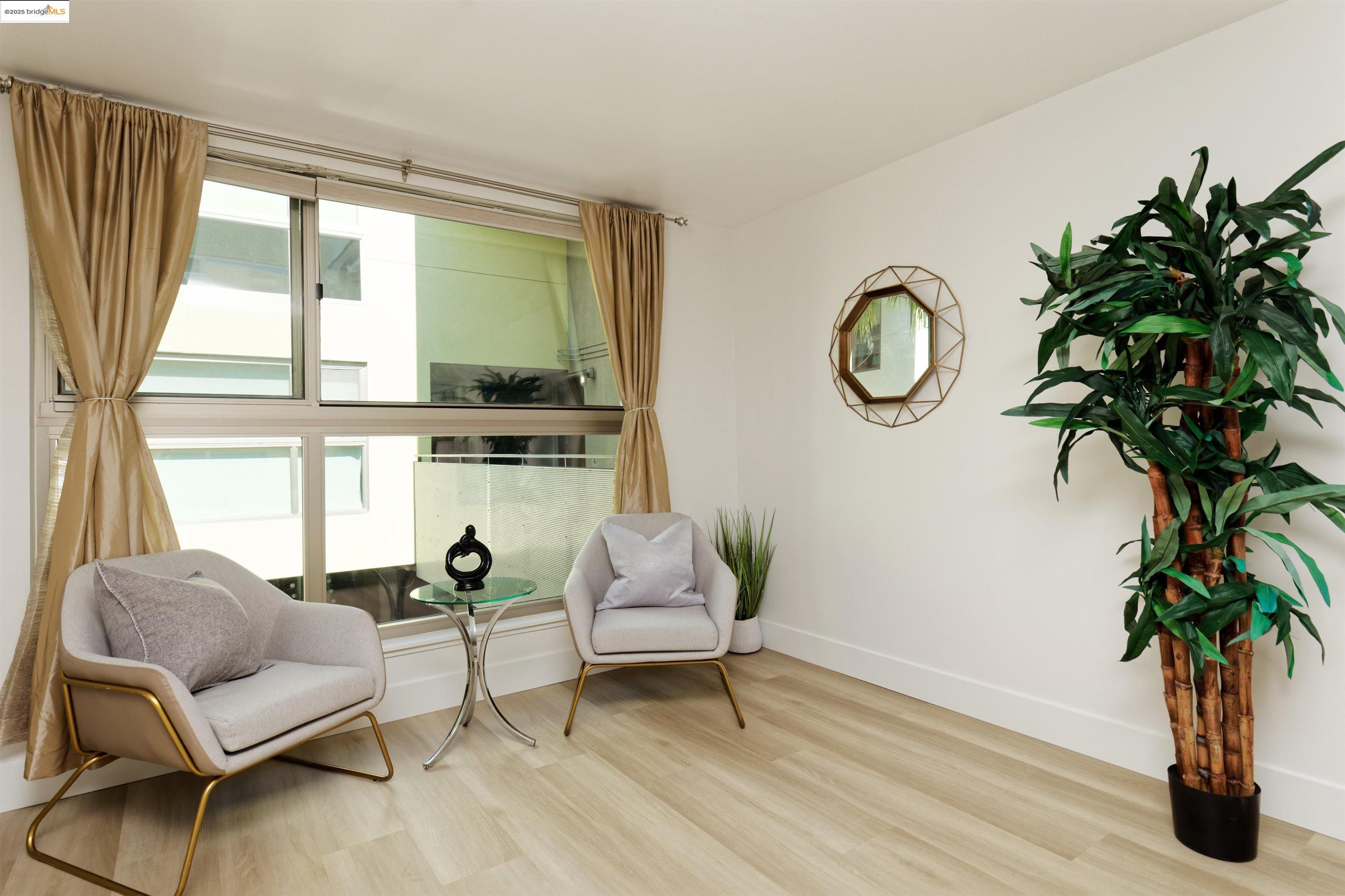Detail Gallery Image 6 of 42 For 1201 Pine St #315,  Oakland,  CA 94607-1461 - 2 Beds | 2/1 Baths