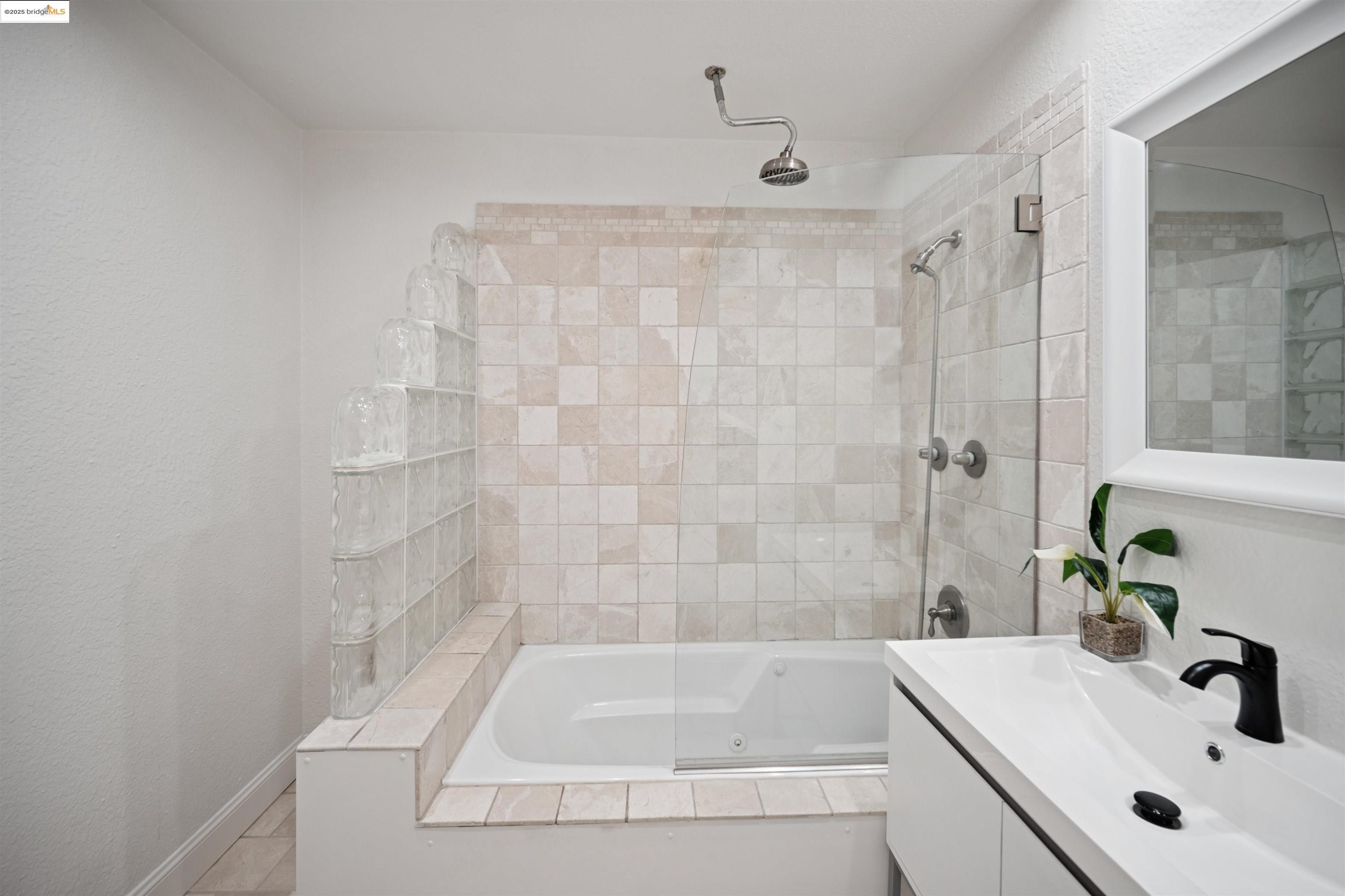 Detail Gallery Image 12 of 27 For 8263 Cardiff Dr, Dublin,  CA 94568 - 3 Beds | 2 Baths