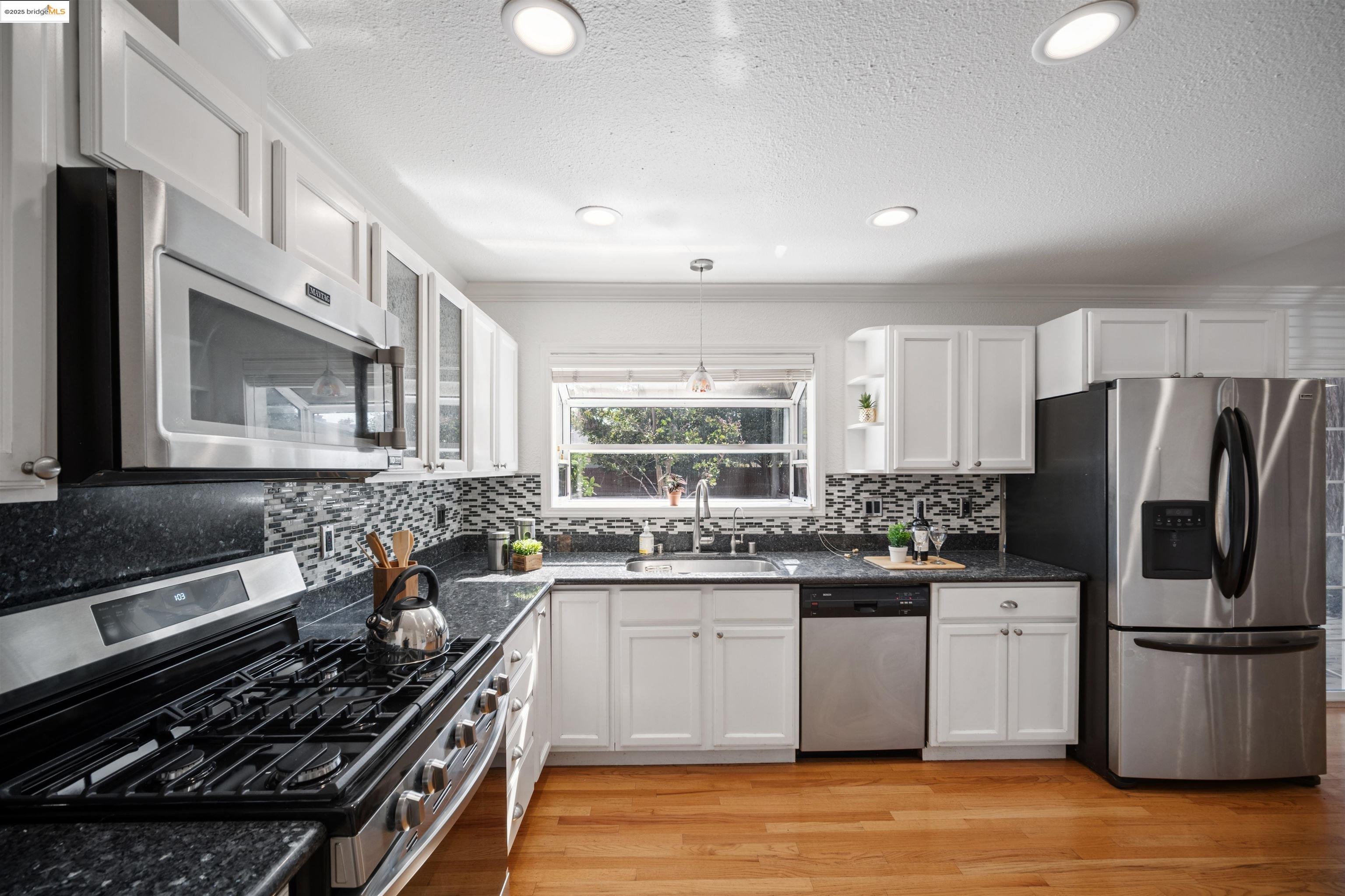 Detail Gallery Image 9 of 27 For 8263 Cardiff Dr, Dublin,  CA 94568 - 3 Beds | 2 Baths