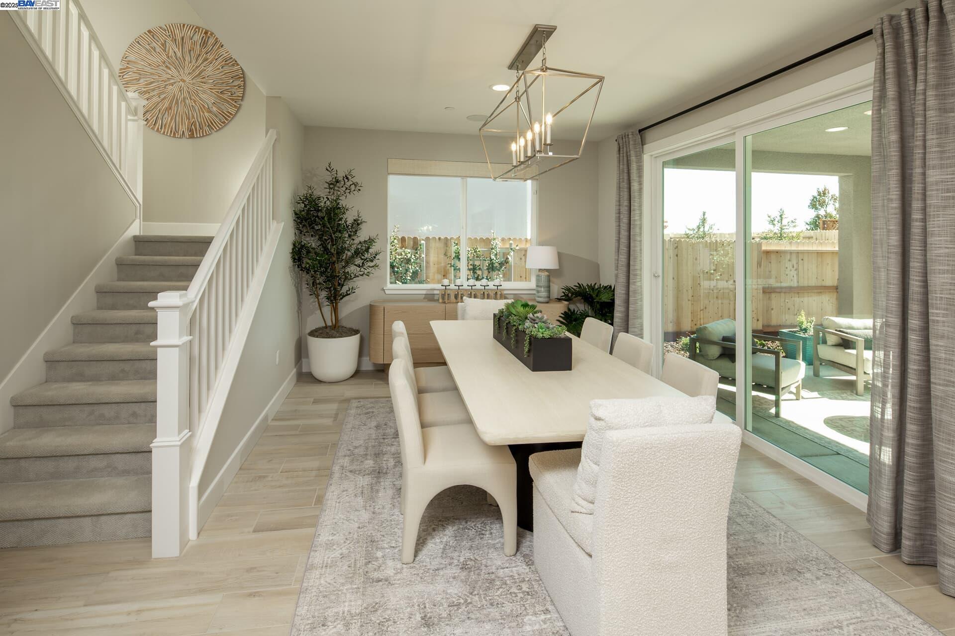 Detail Gallery Image 5 of 13 For 5072 Lone Star Way, Roseville,  CA 95747 - 4 Beds | 3 Baths