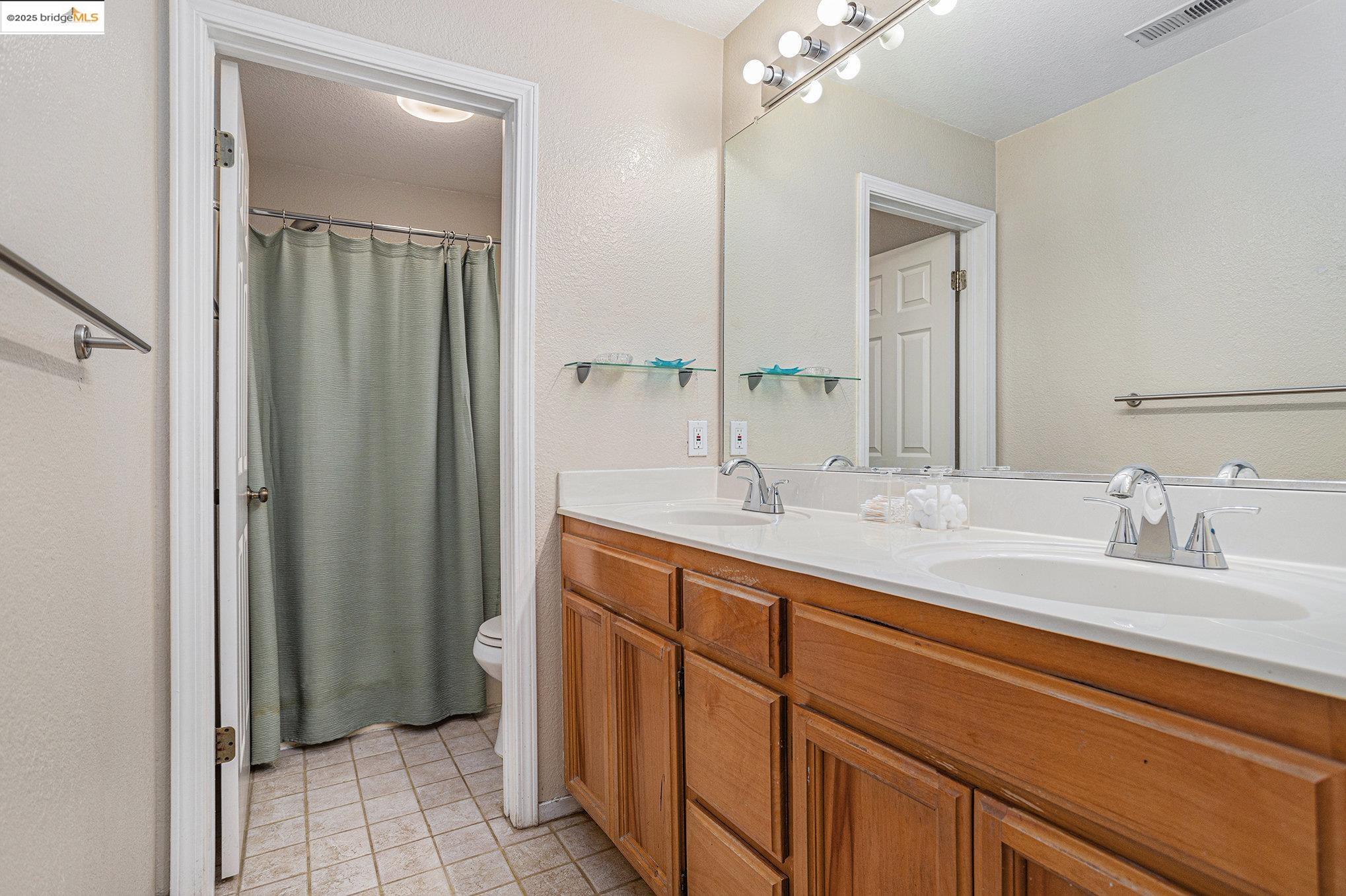 Detail Gallery Image 10 of 16 For 1750 Laurelgrove Ln, Tracy,  CA 95376 - 3 Beds | 2 Baths
