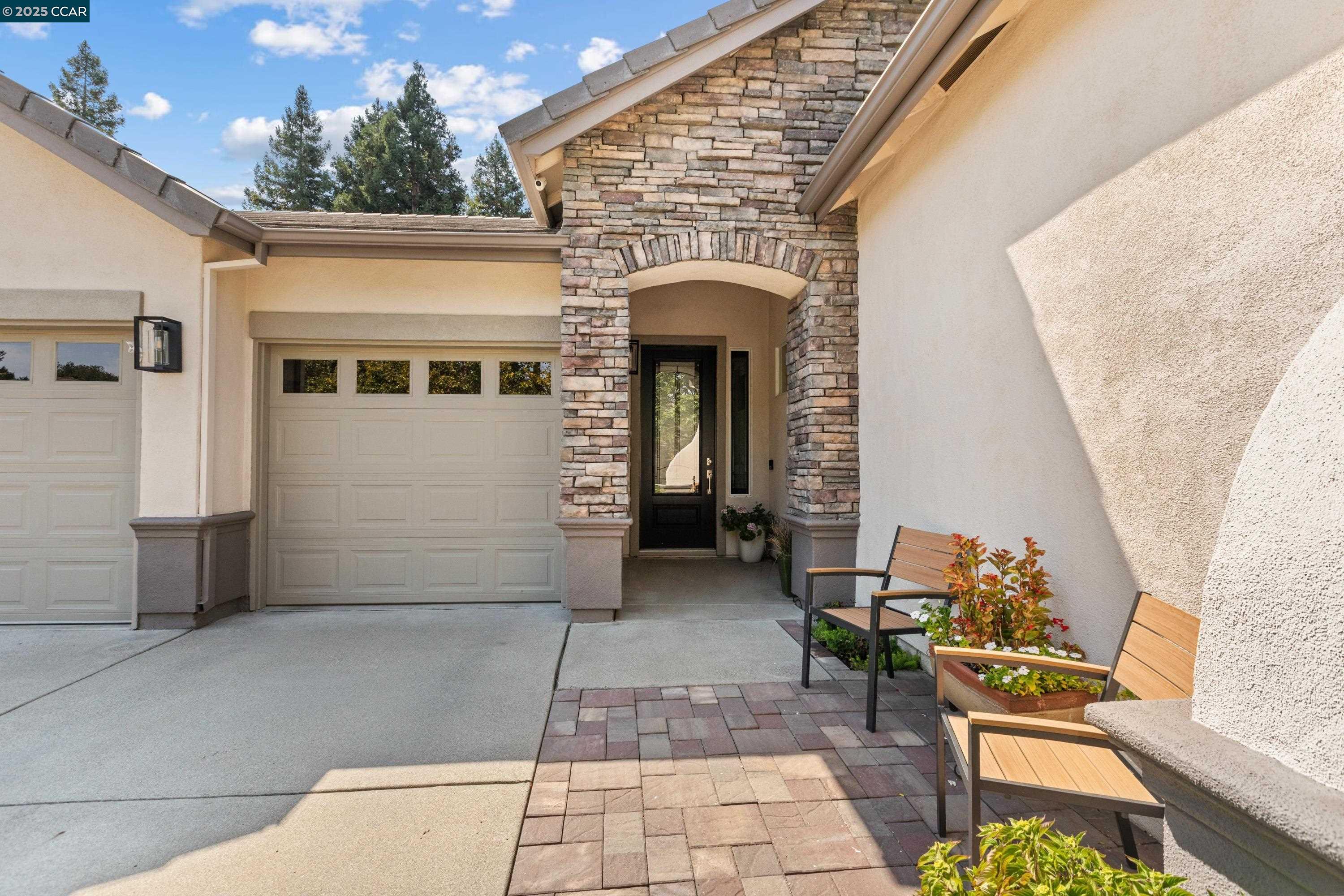 Detail Gallery Image 2 of 57 For 2645 Burnaby, Sacramento,  CA 95833 - 3 Beds | 2 Baths