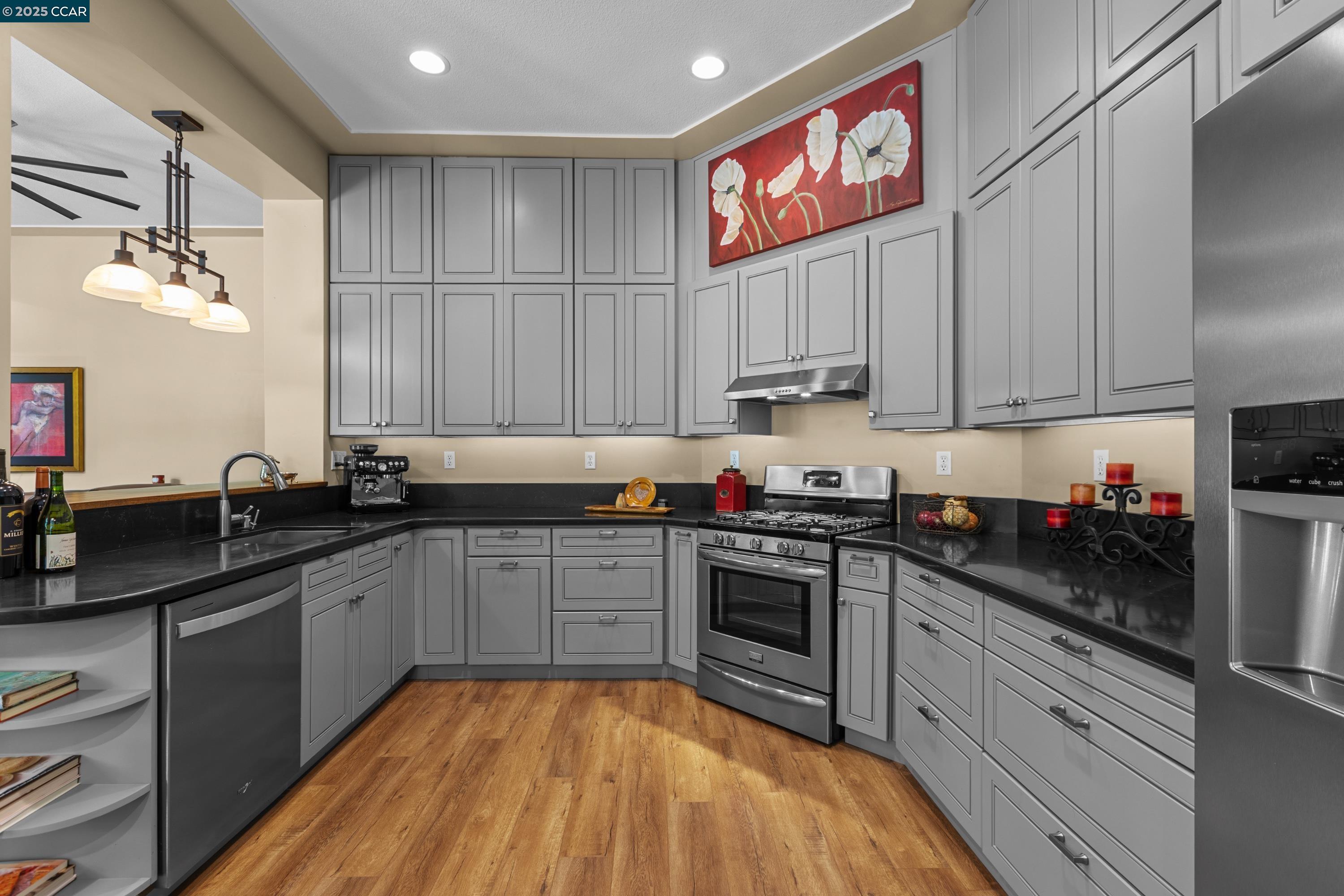 Detail Gallery Image 15 of 57 For 2645 Burnaby, Sacramento,  CA 95833 - 3 Beds | 2 Baths